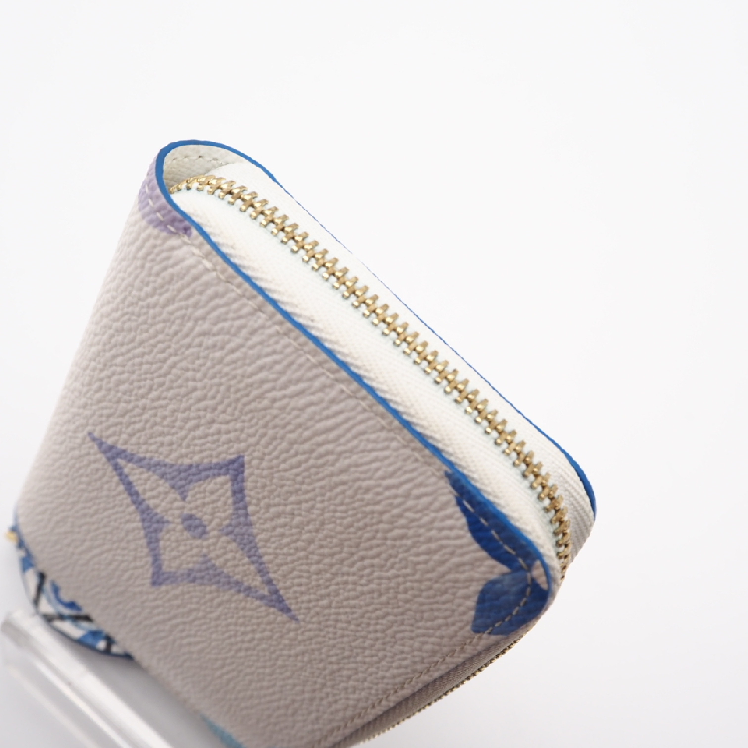 M82417 Giant by the Pool Zippy Coin Purse with Box Coin Case — view 6