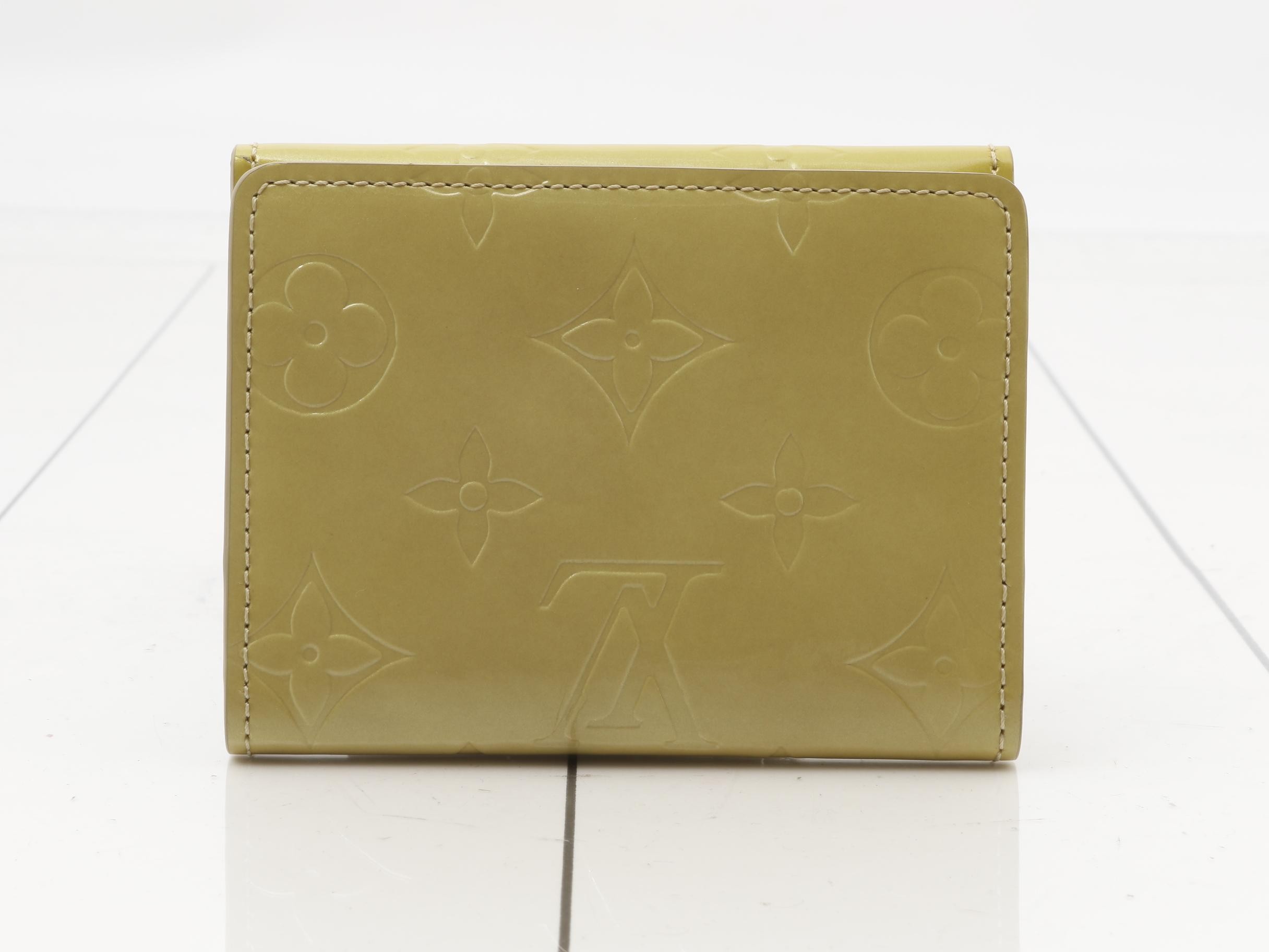 wallet — view 2
