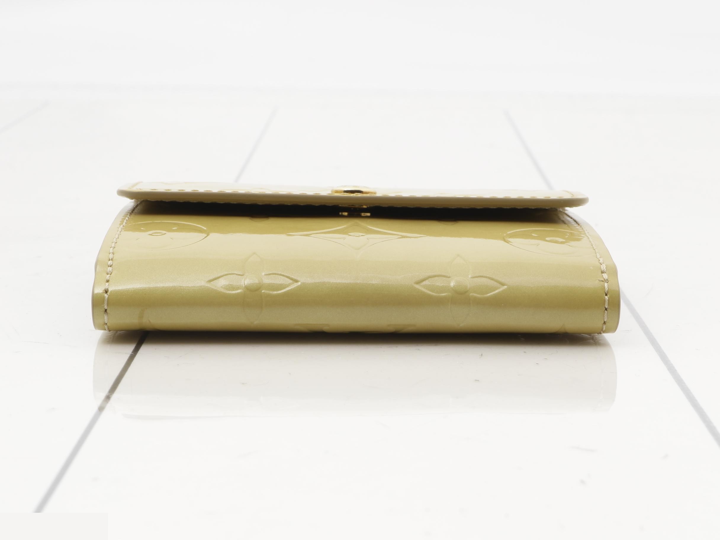 wallet — view 3
