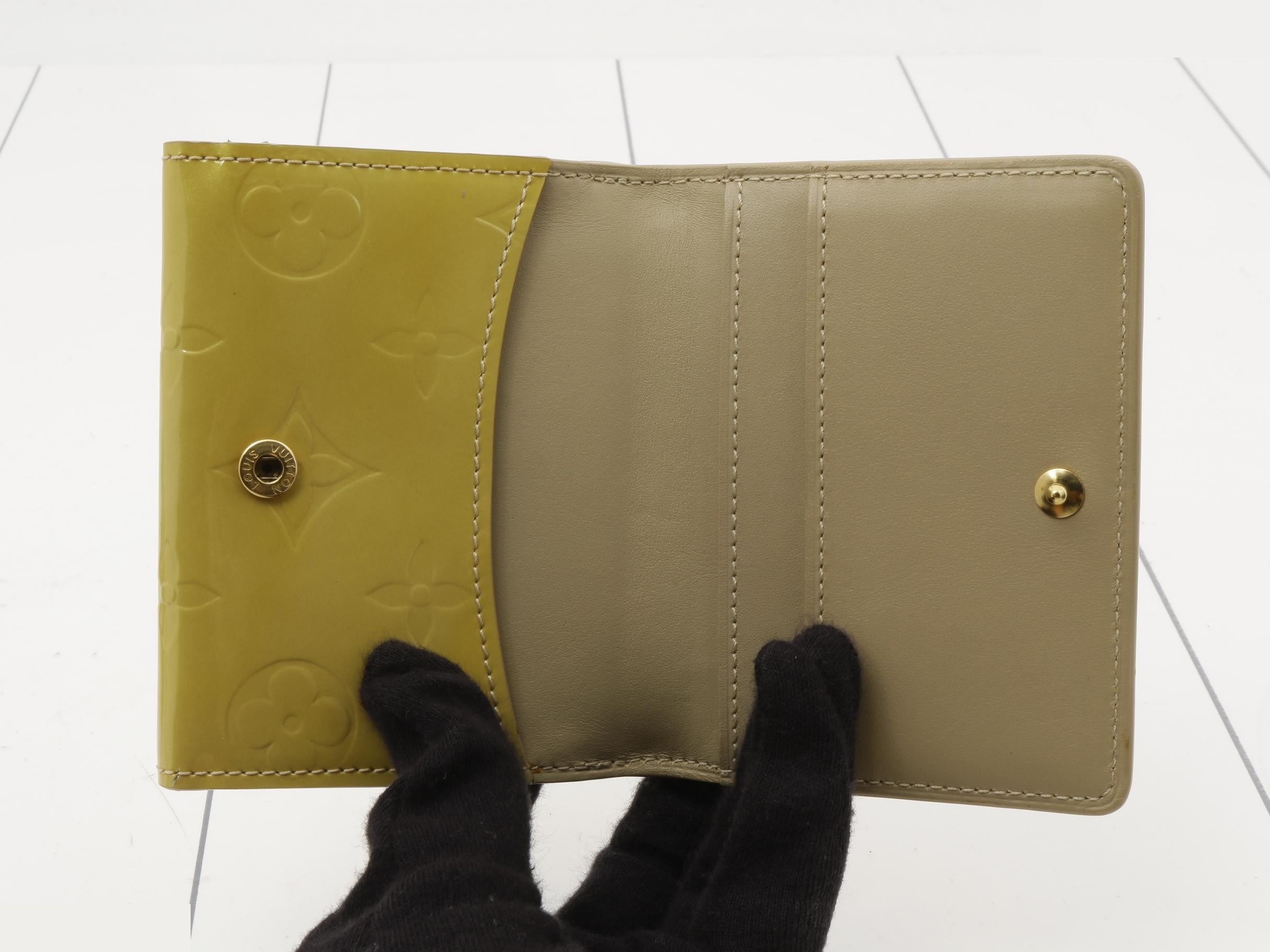 wallet — view 4