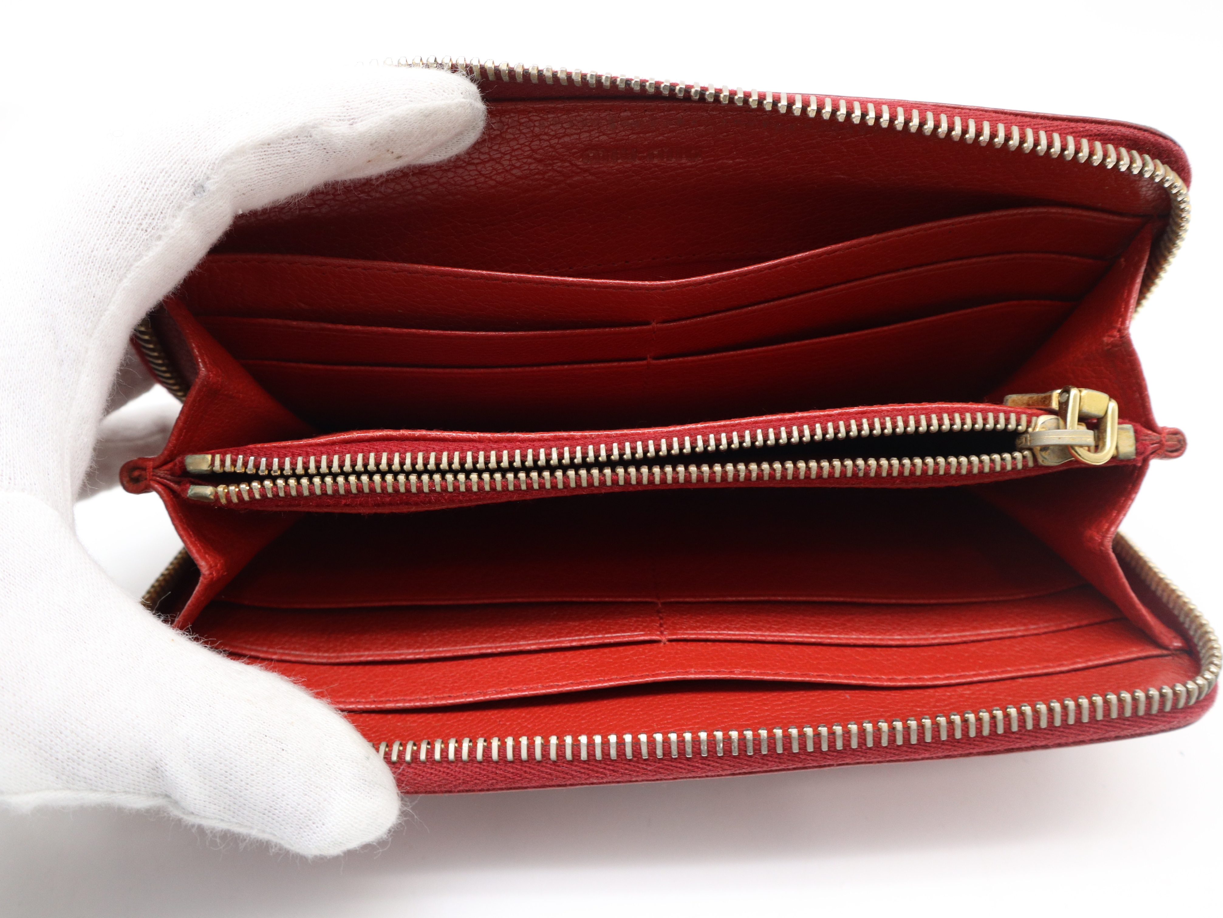 5M0506 Leather Round Ribbon Long Wallet, Red, with Guarantee Card and Box. — view 8