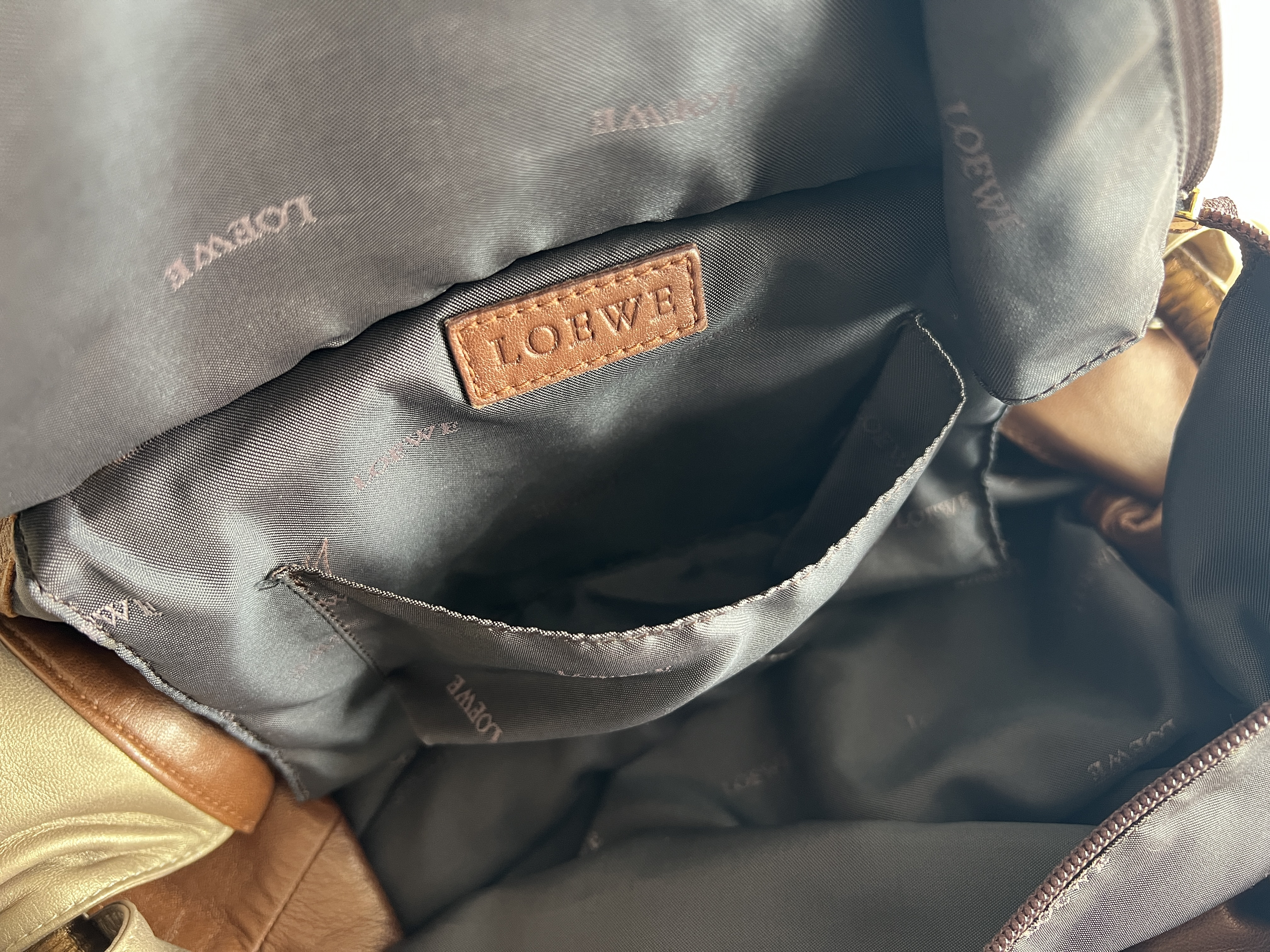 Nappa Aire Anagram Logo Handbag Tote Bag — view 9