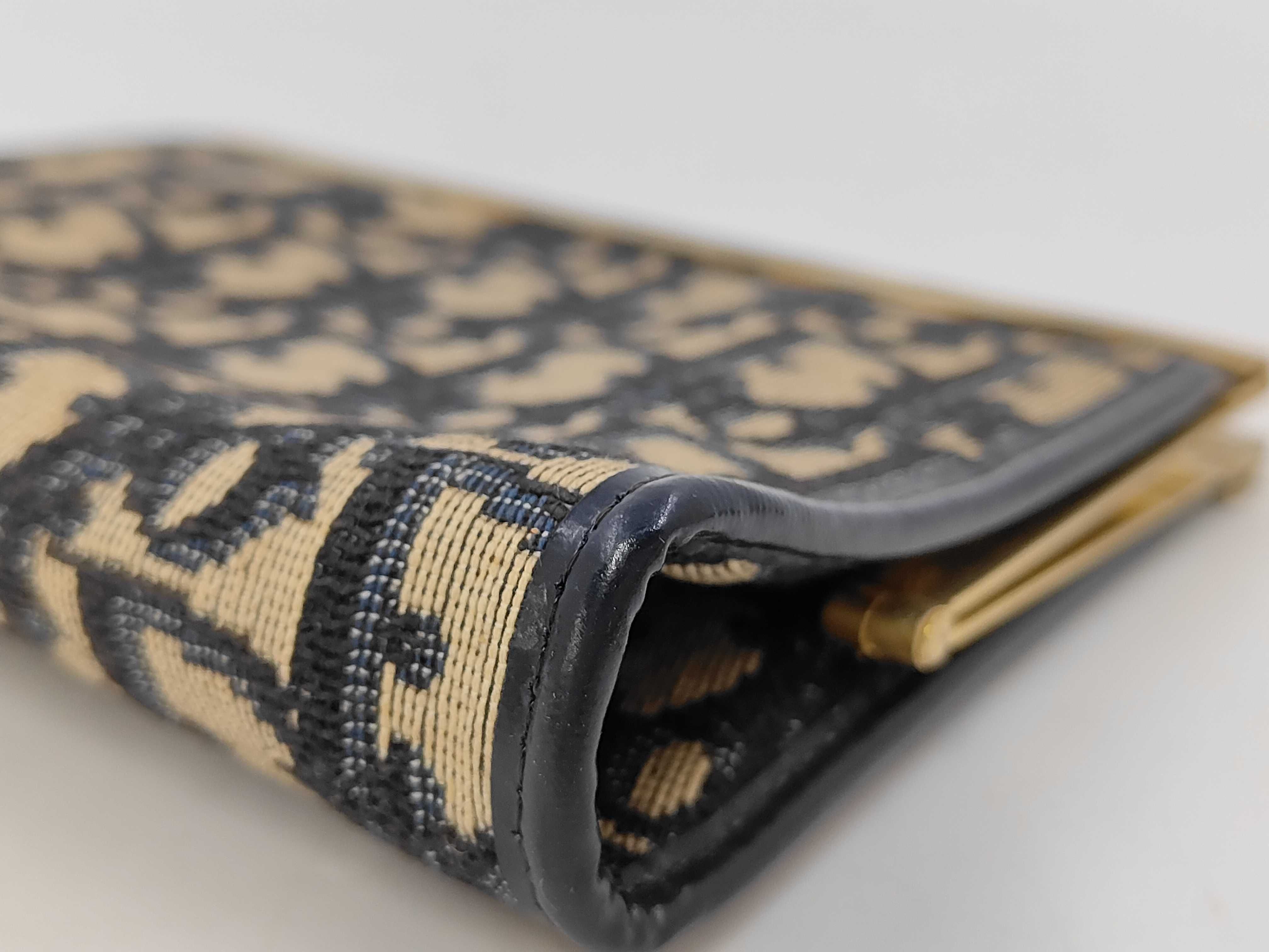 wallet — view 3