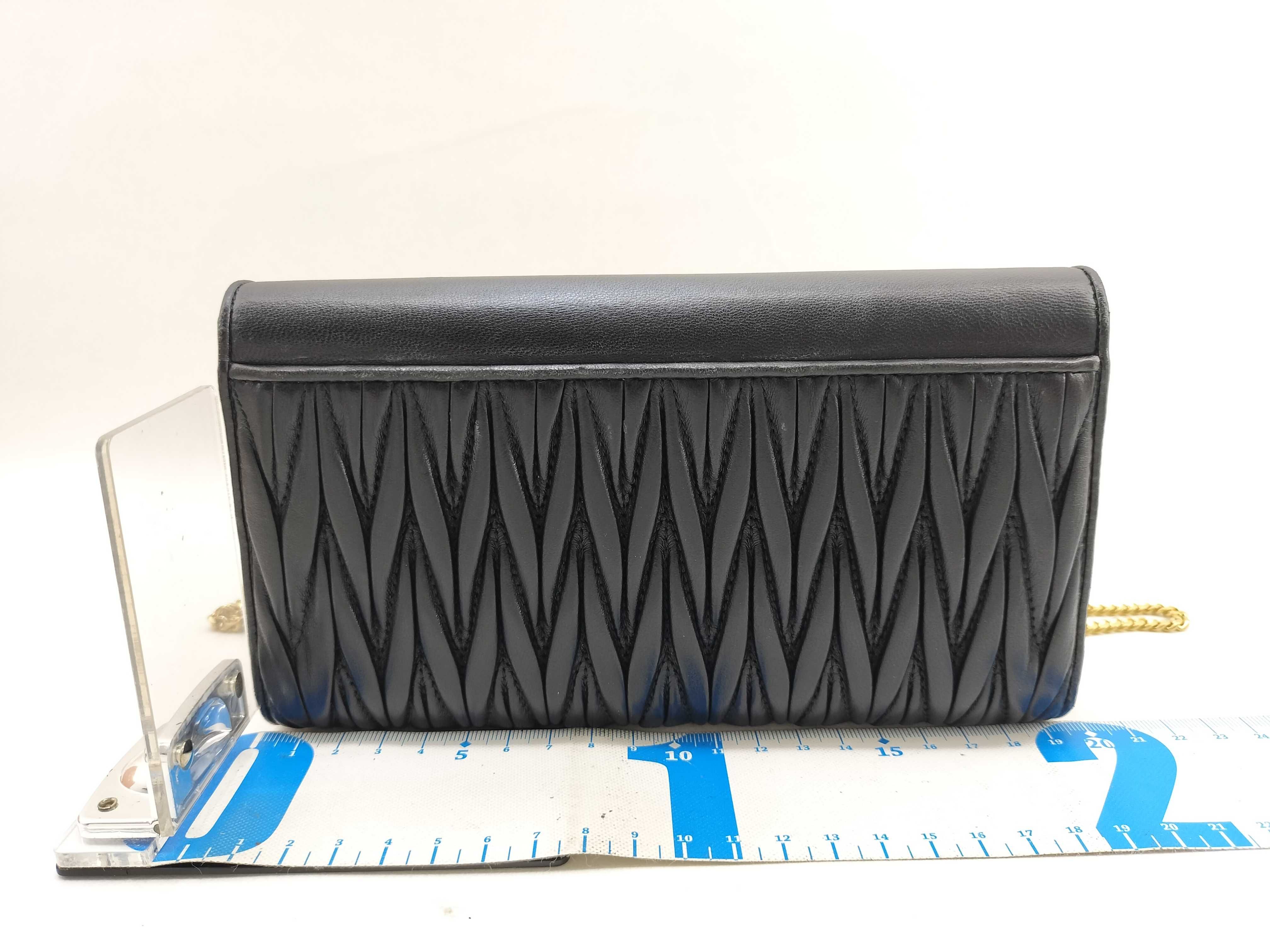 Chain Wallet Matelassé Black Clutch Bag — view 2