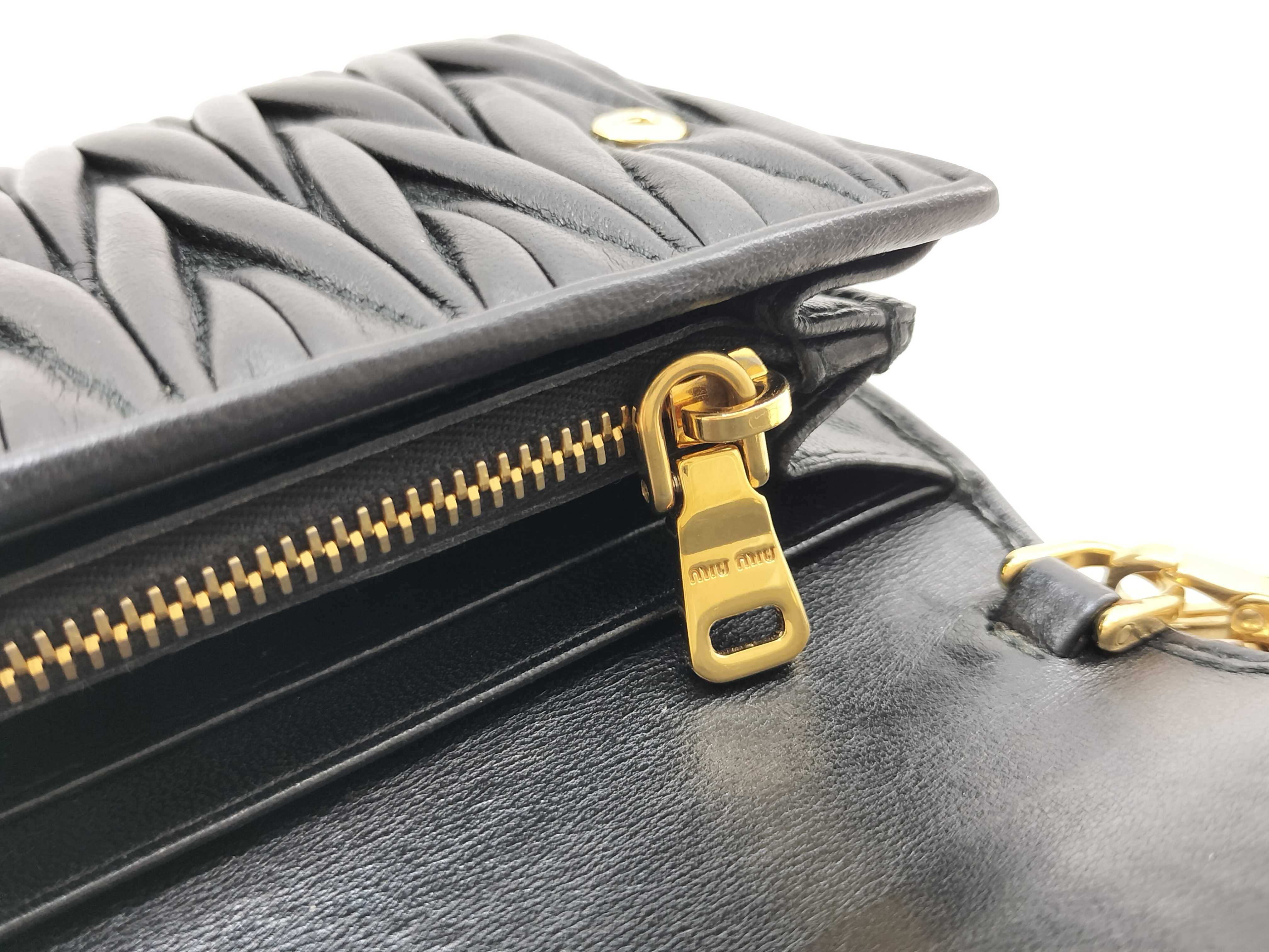 Chain Wallet Matelassé Black Clutch Bag — view 11