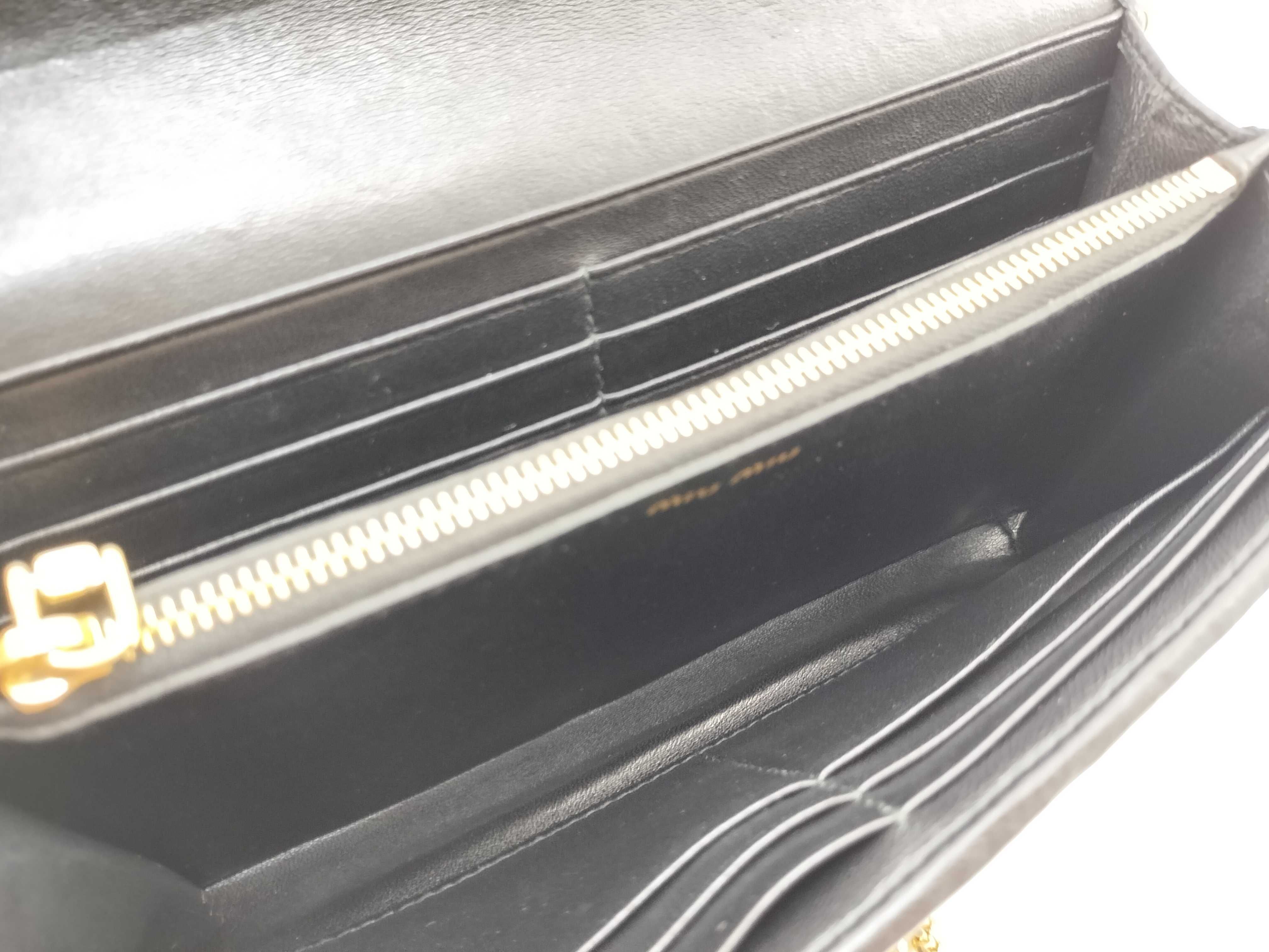 Chain Wallet Matelassé Black Clutch Bag — view 12