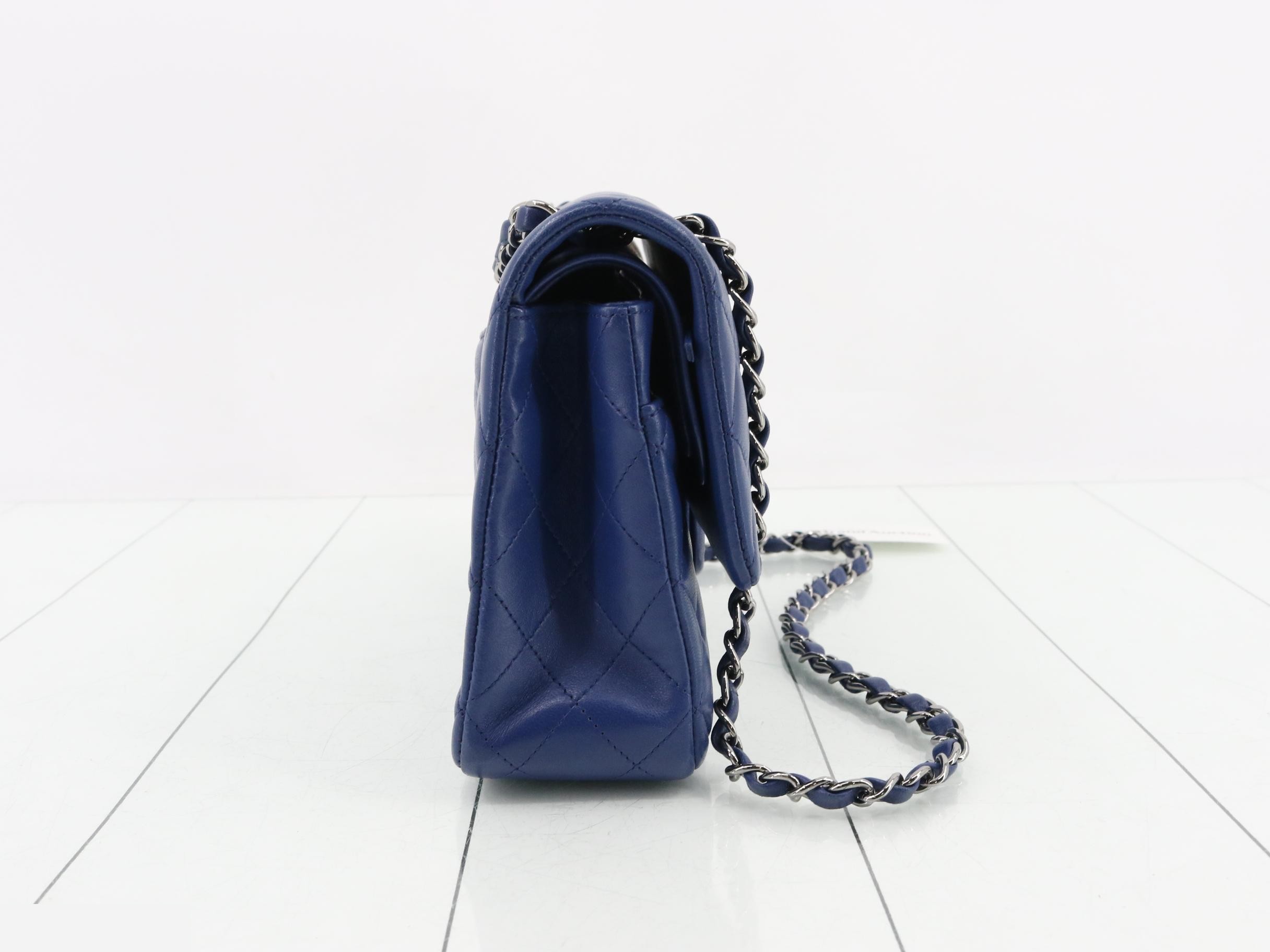 Matelassé 25 Lambskin Double Flap Double Chain Shoulder Bag, Navy — view 4