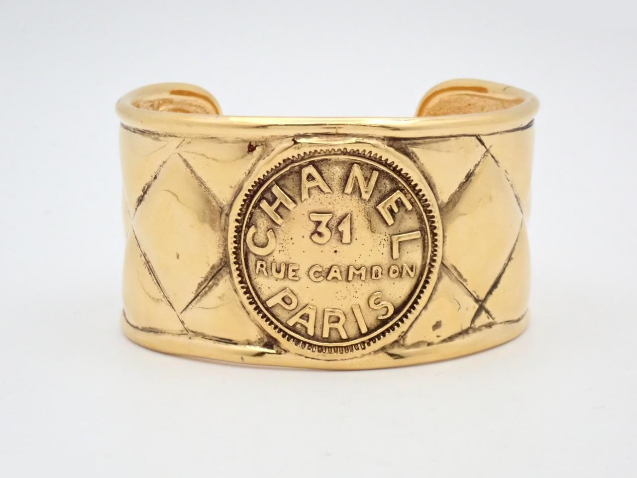Bangle, wrist circumference approximately 19 cm