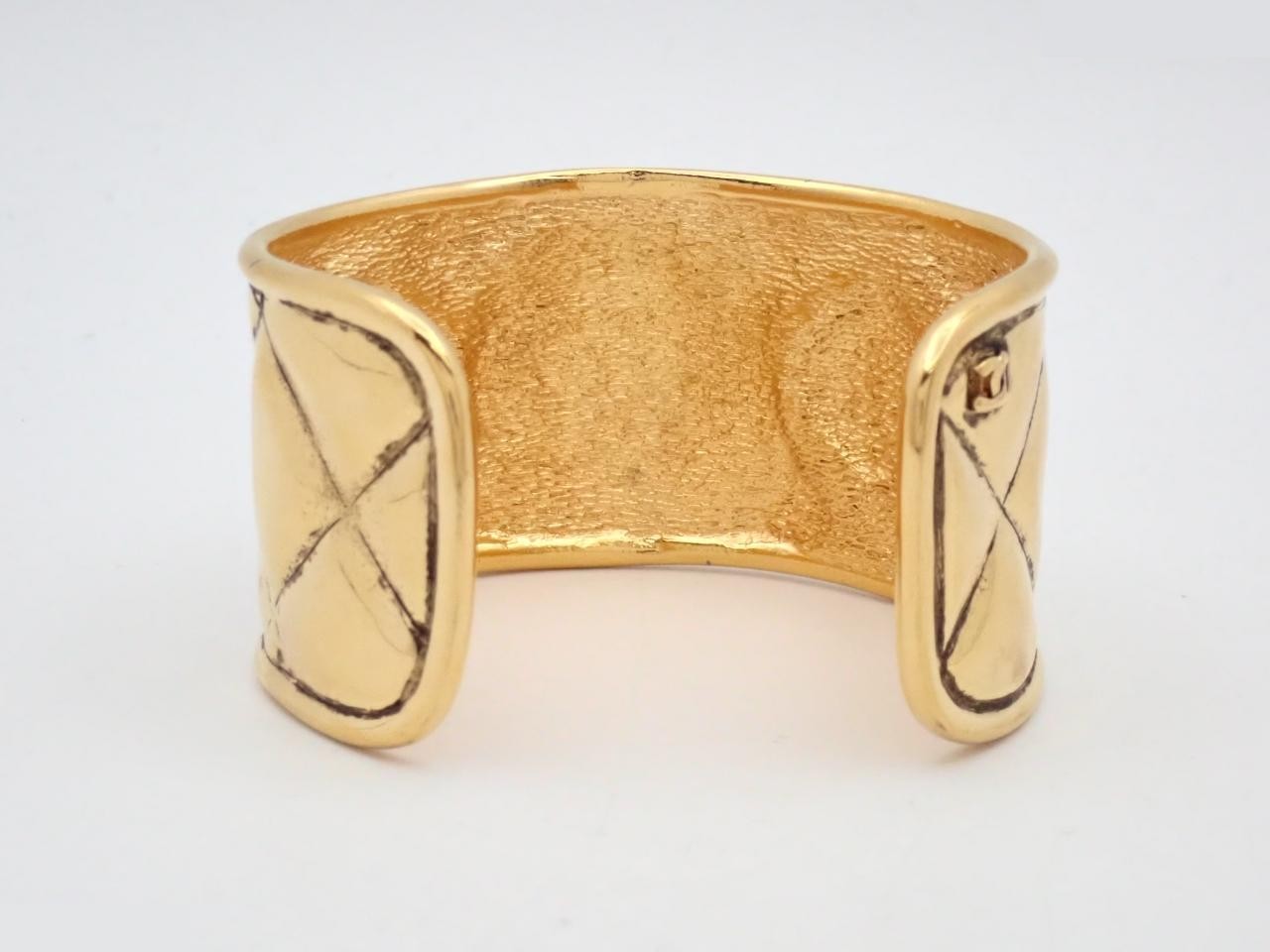 Bangle, wrist circumference approximately 19 cm — view 2