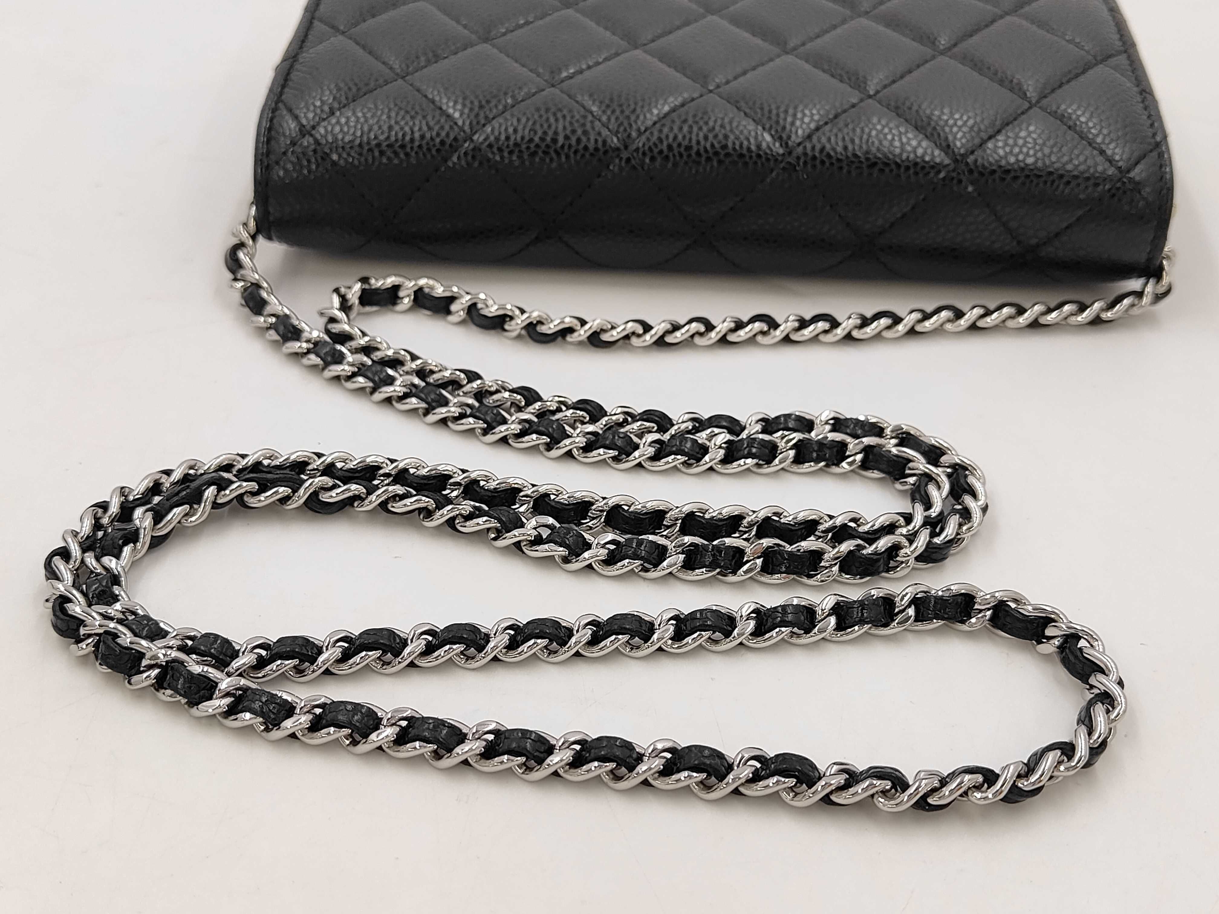 Classic Chain Wallet Matelassé Caviar Skin Black Silver Hardware AP0250 Shoulder Bag — view 3