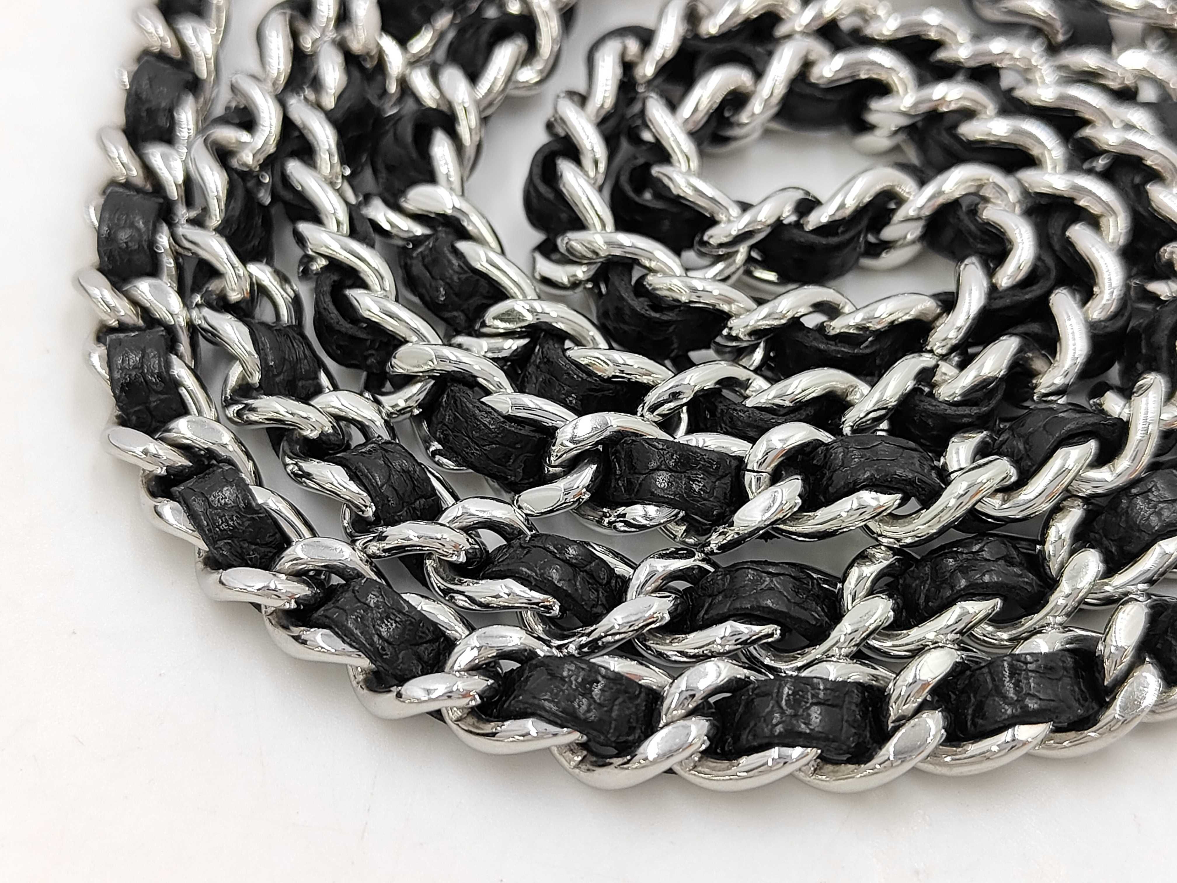 Classic Chain Wallet Matelassé Caviar Skin Black Silver Hardware AP0250 Shoulder Bag — view 4
