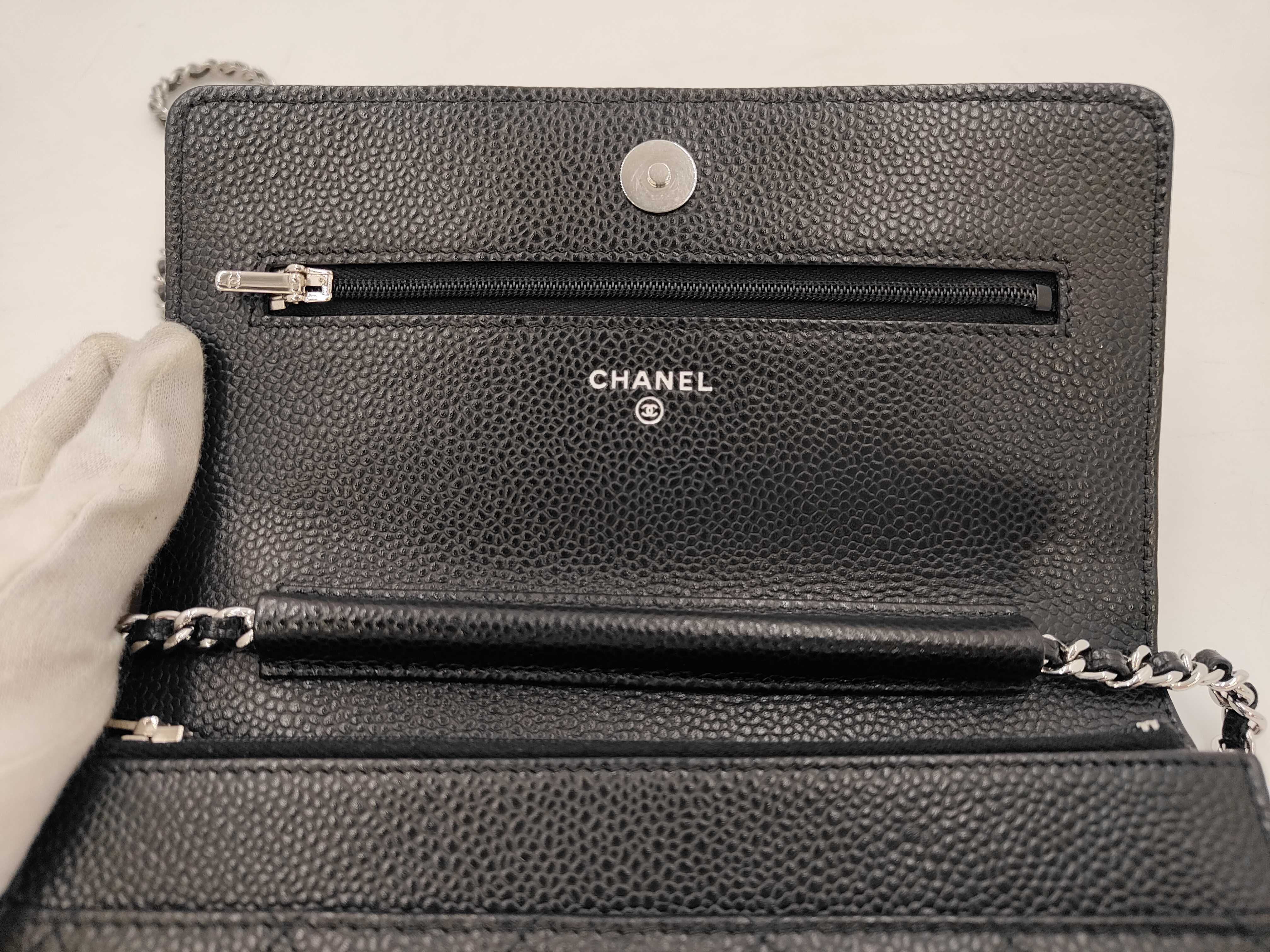 Classic Chain Wallet Matelassé Caviar Skin Black Silver Hardware AP0250 Shoulder Bag — view 8