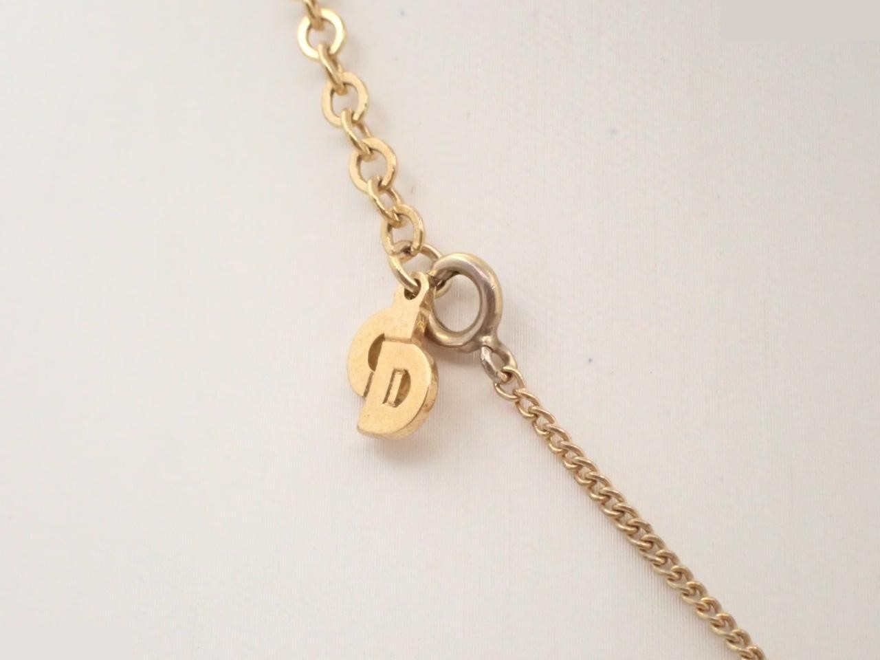 Other lines: Precious metals, necklaces, pendants, chains approximately 45cm long. — view 2