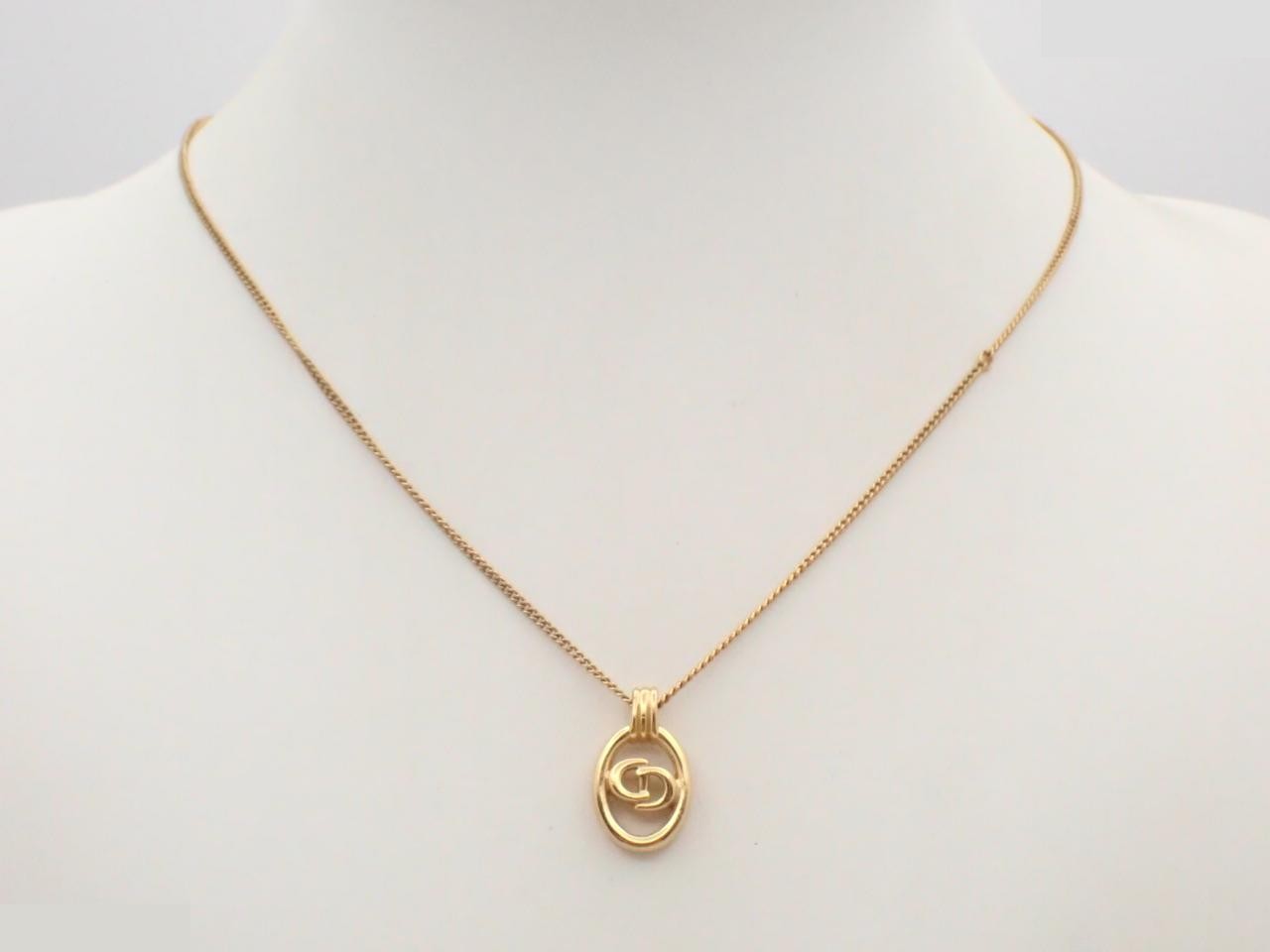 Other lines: Precious metals, necklaces, pendants, chains approximately 45cm long. — view 3