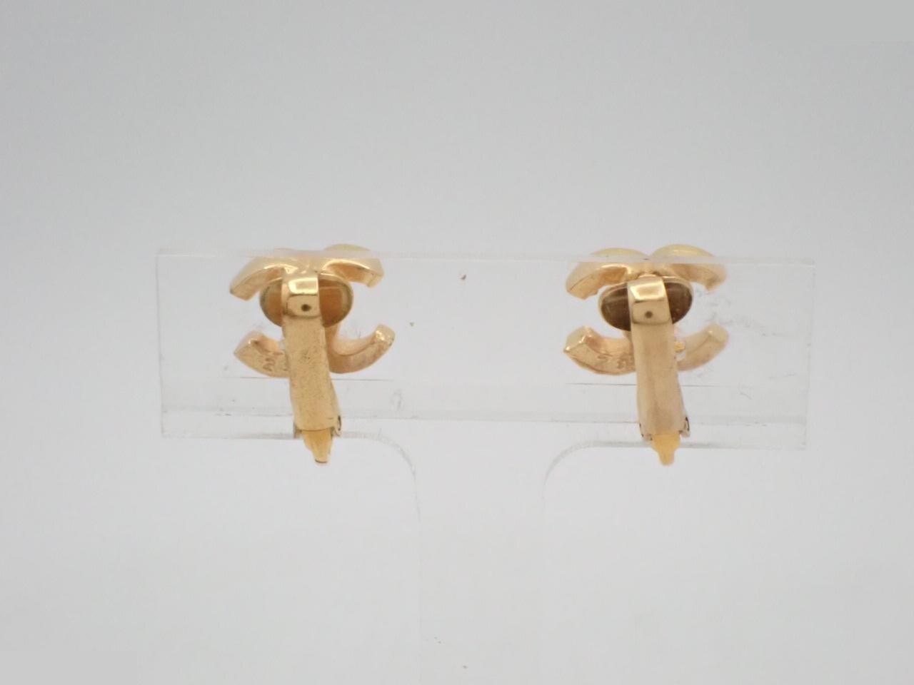 Earrings with Coco Mark design, gold. — view 2