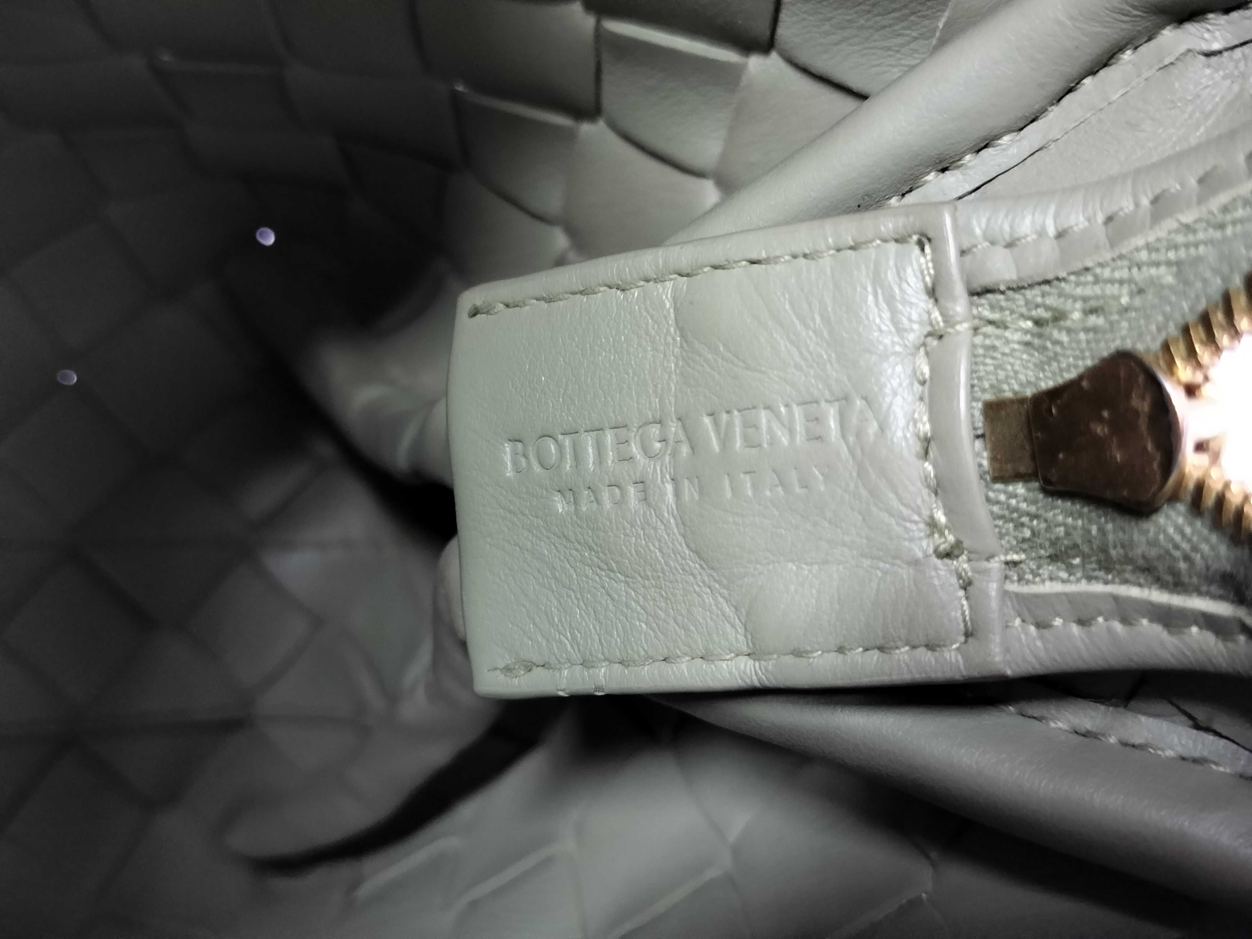 Intrecciato Bottega Veneta Shoulder Bag — view 9