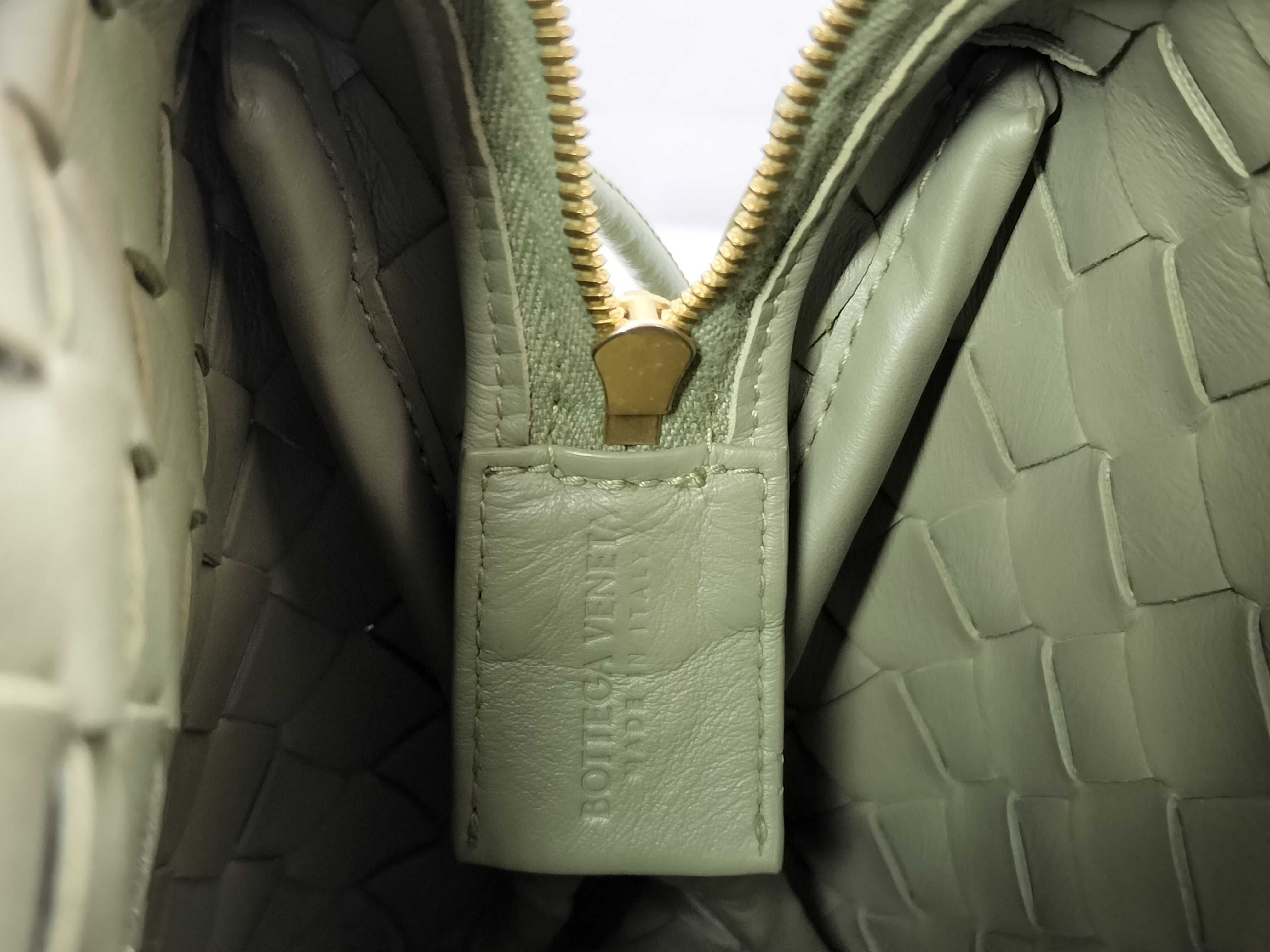 Intrecciato Bottega Veneta Shoulder Bag — view 10