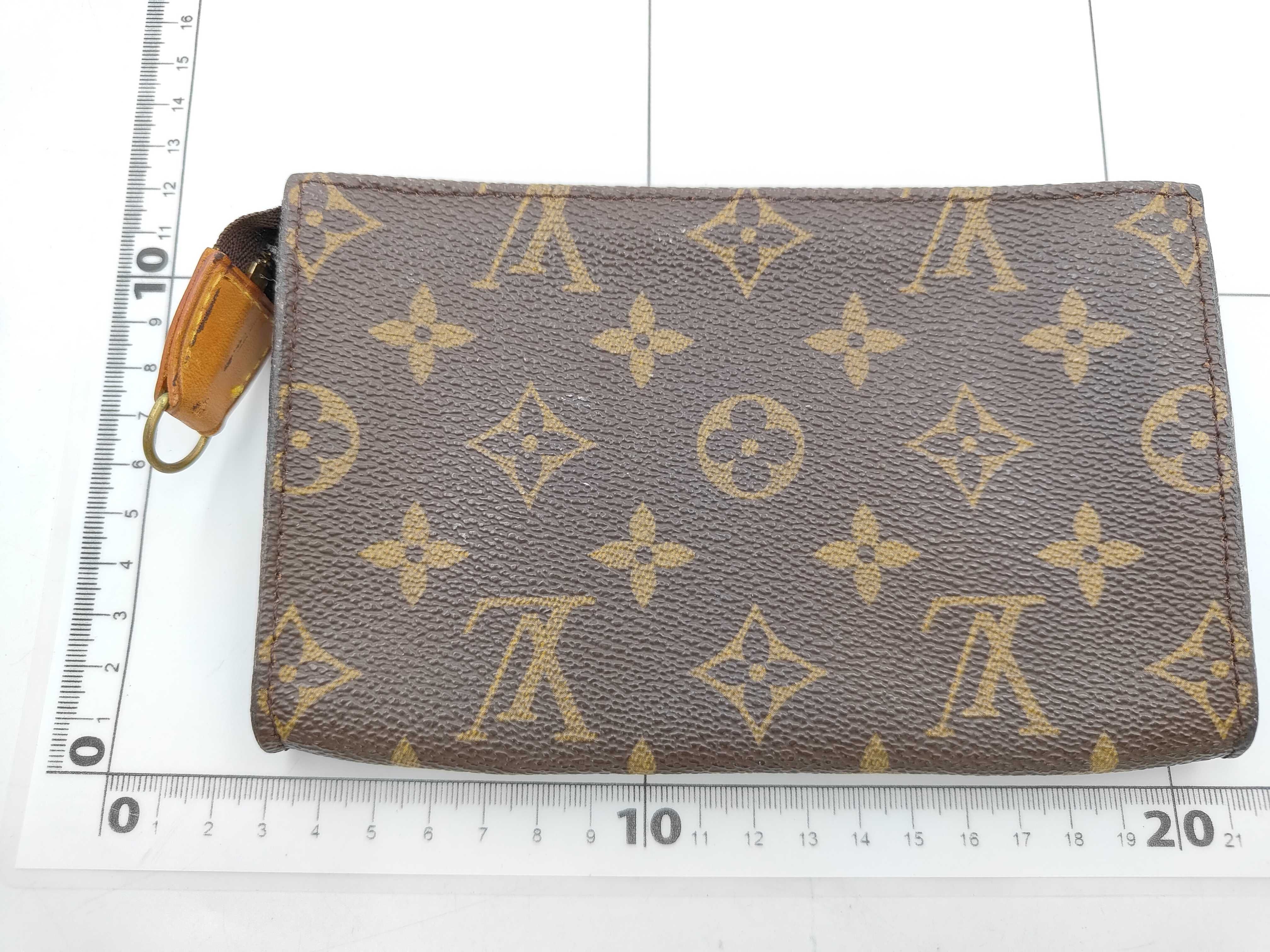 Monogram Louis Vuitton Monogram Bucket PM Attached Pouch AR0938 Pouch — view 2