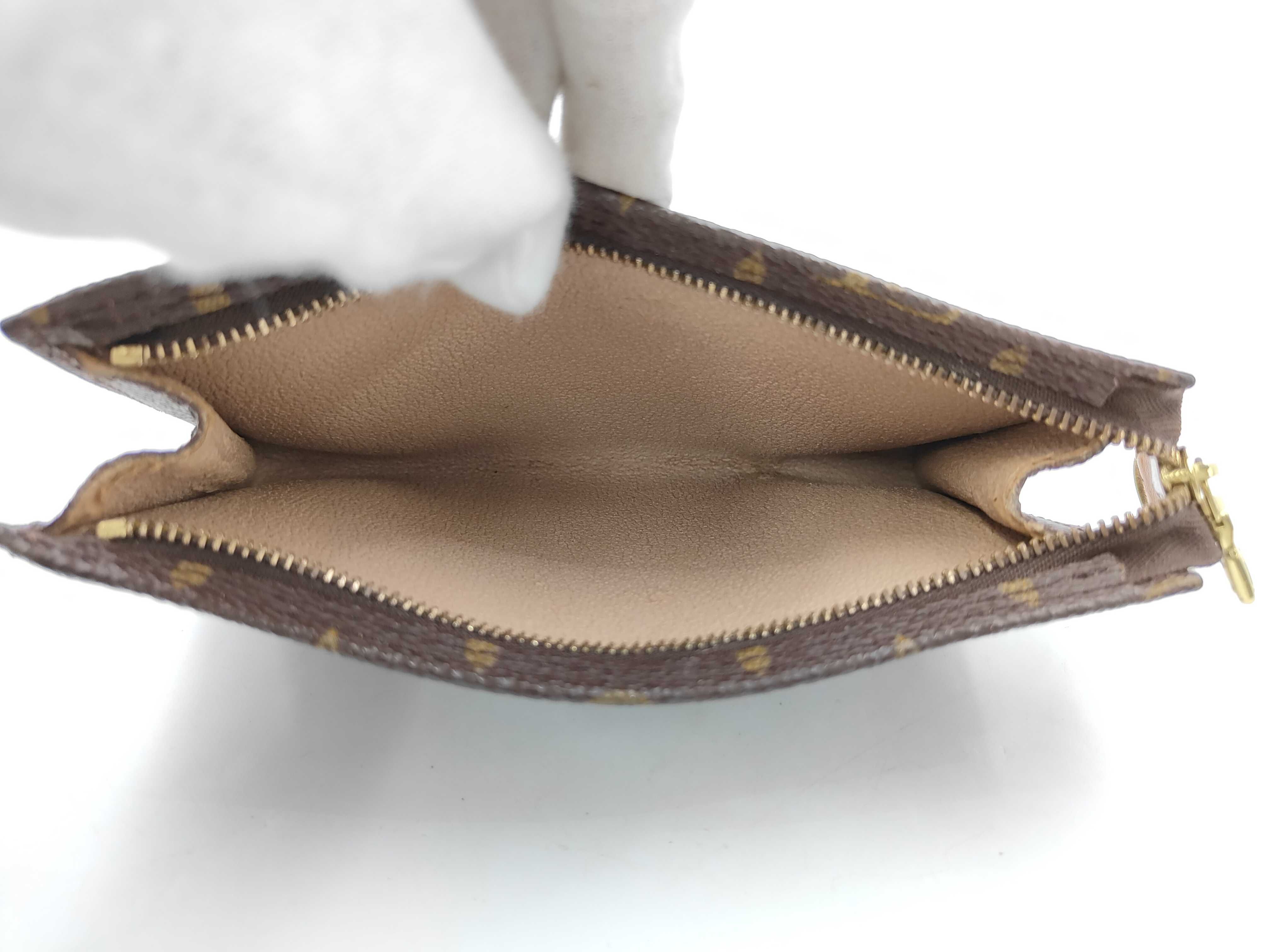 Monogram Louis Vuitton Monogram Bucket PM Attached Pouch AR0938 Pouch — view 12