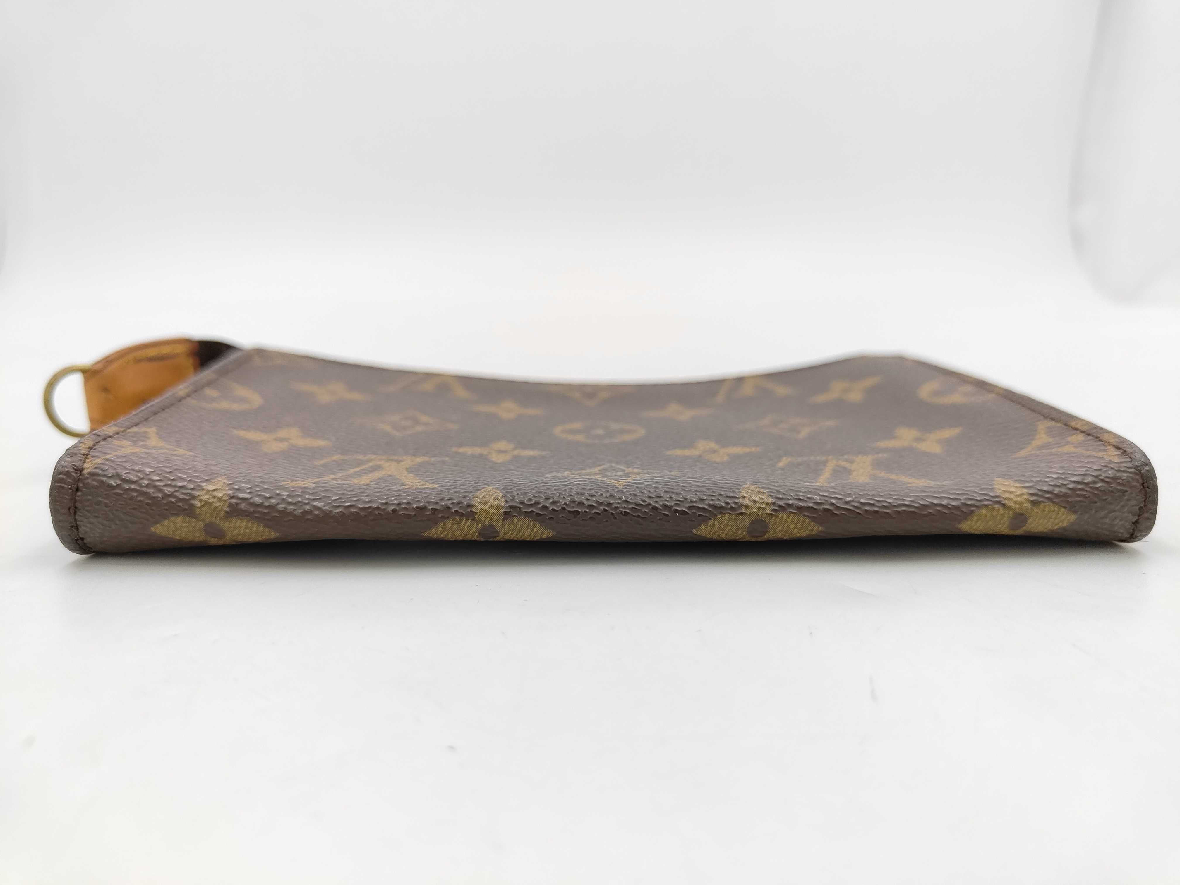 Monogram Louis Vuitton Monogram Bucket PM Attached Pouch AR0938 Pouch — view 3