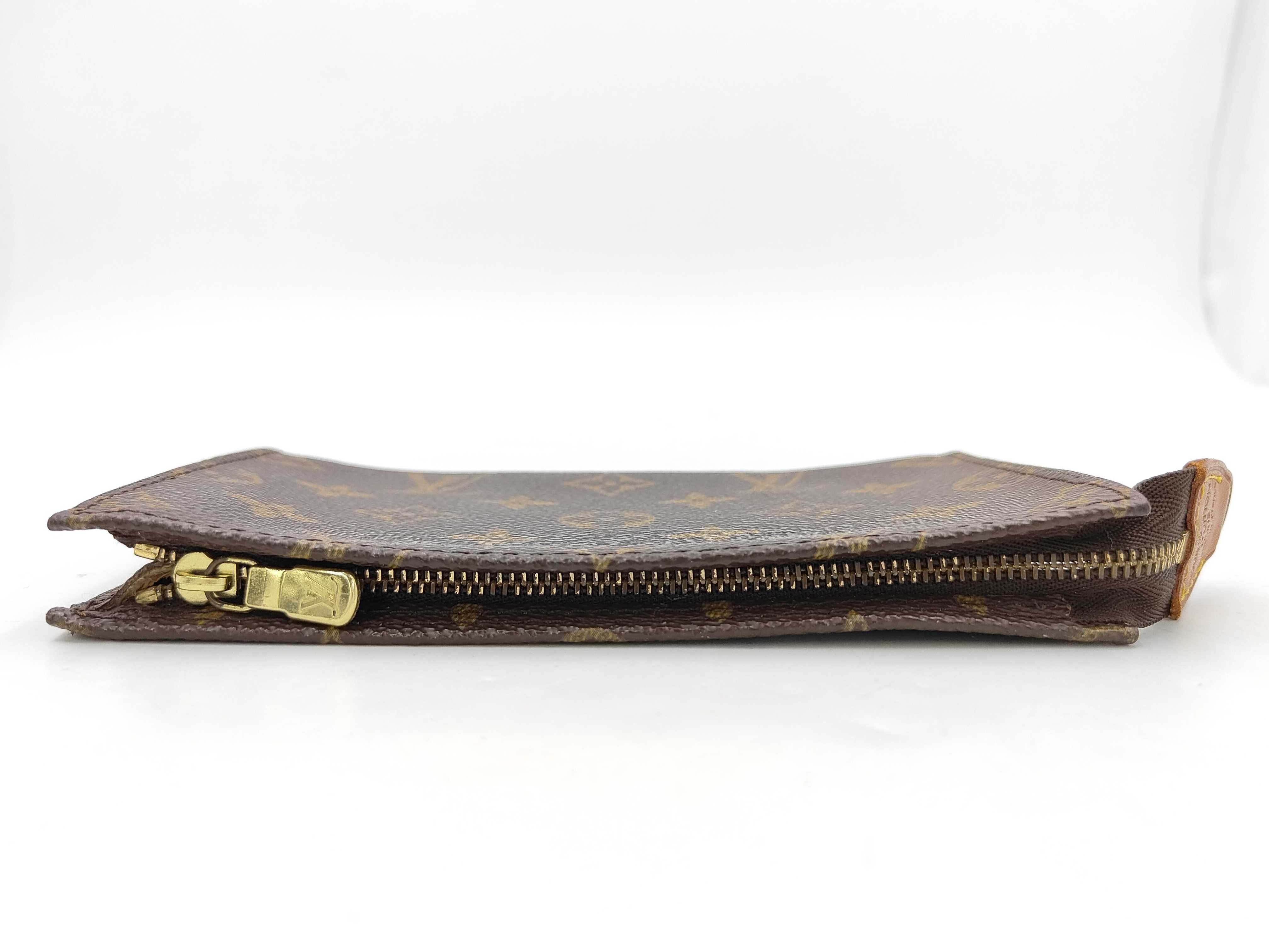 Monogram Louis Vuitton Monogram Bucket PM Attached Pouch AR0938 Pouch — view 5