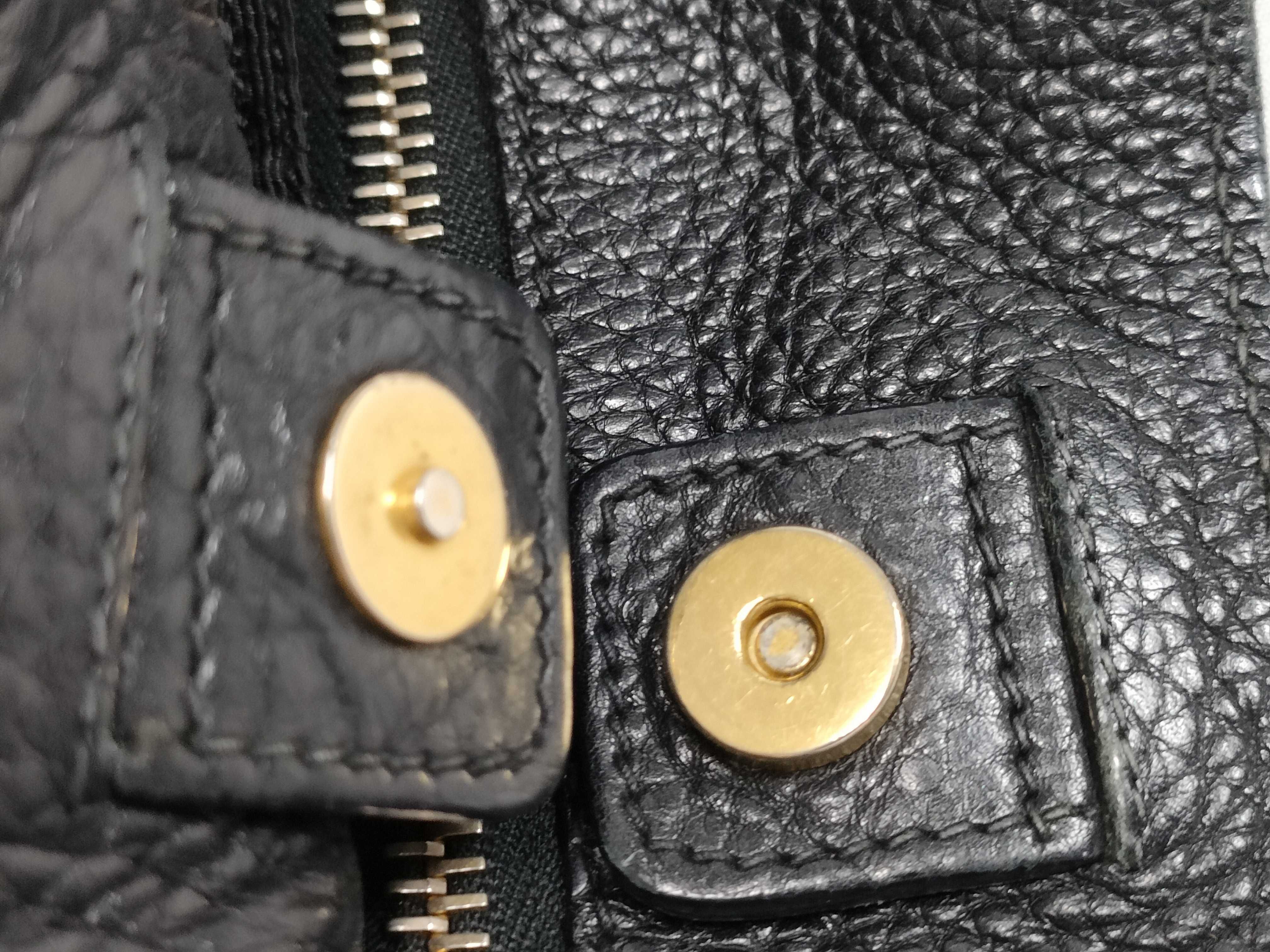 One-Shoulder Bag / Vitello Daino / Black — view 14