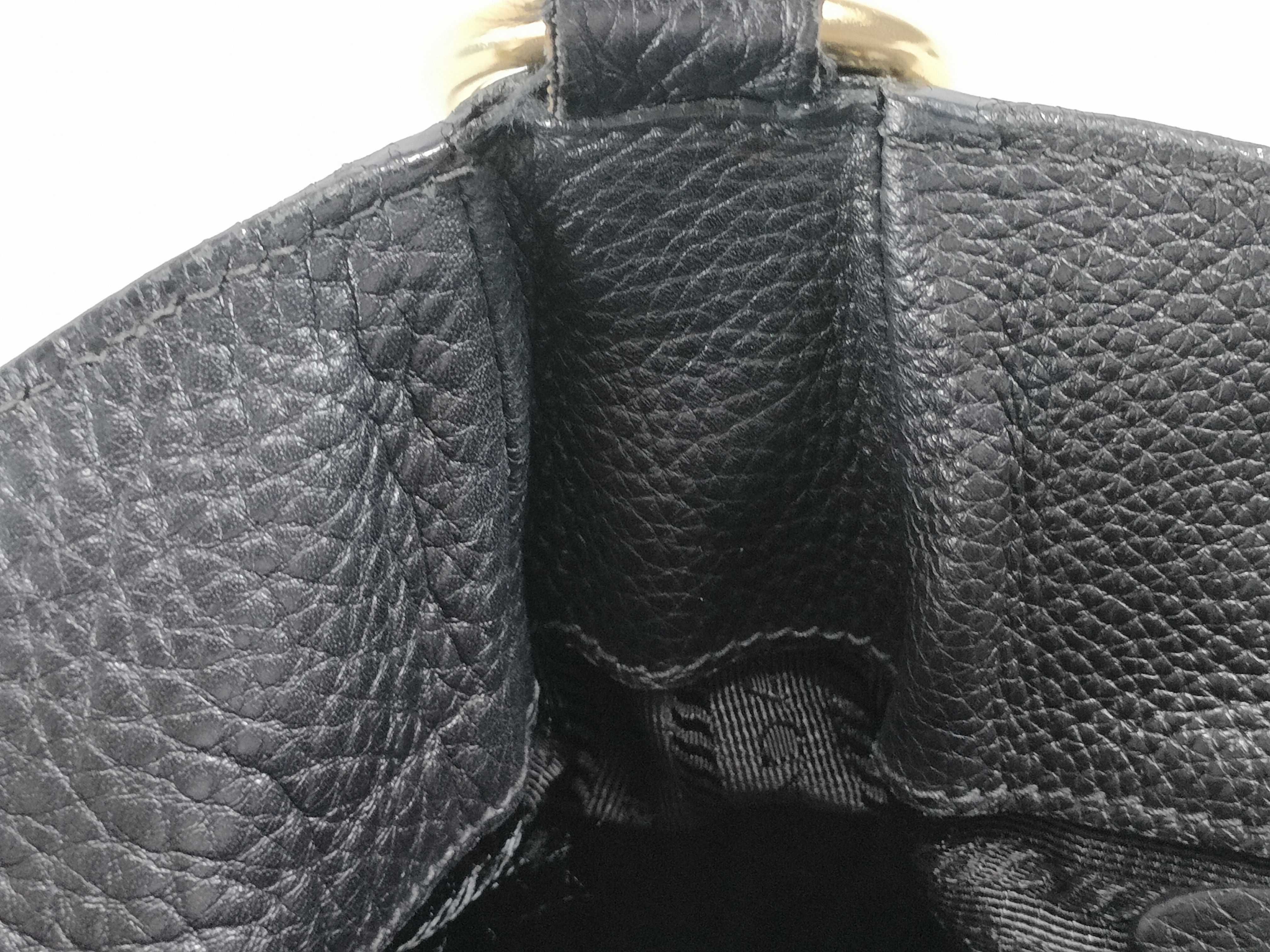One-Shoulder Bag / Vitello Daino / Black — view 8