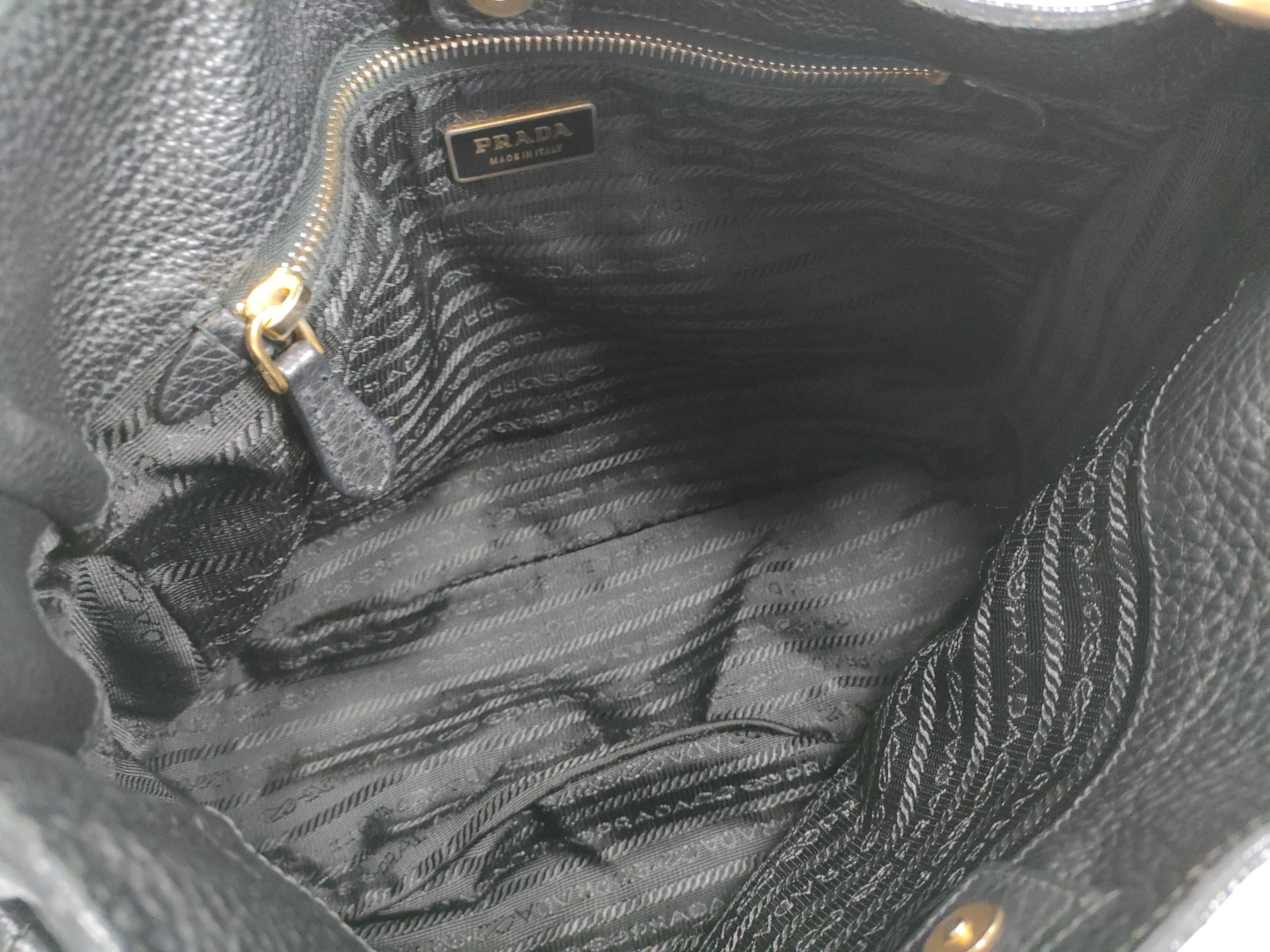 One-Shoulder Bag / Vitello Daino / Black — view 9