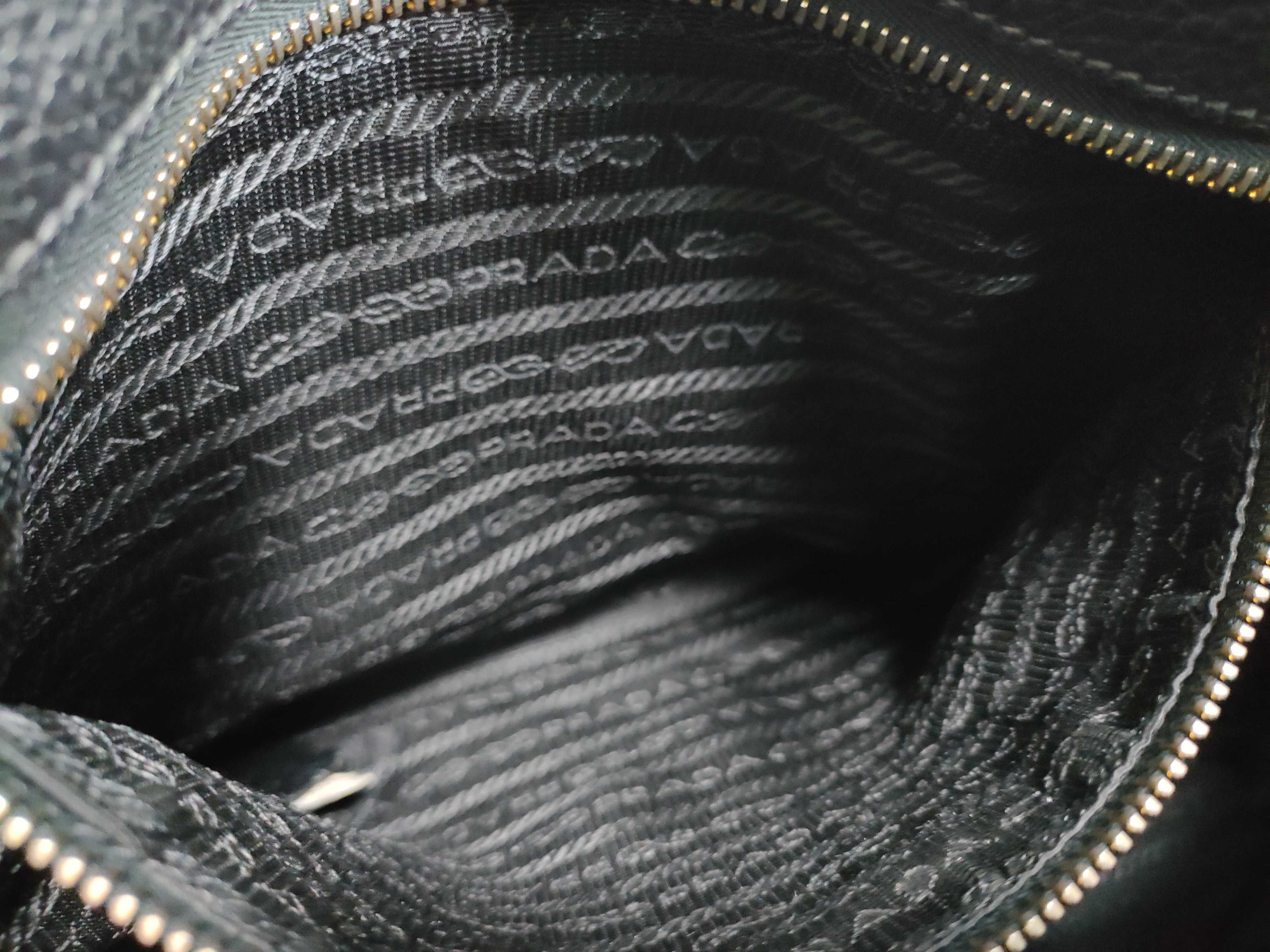 One-Shoulder Bag / Vitello Daino / Black — view 10