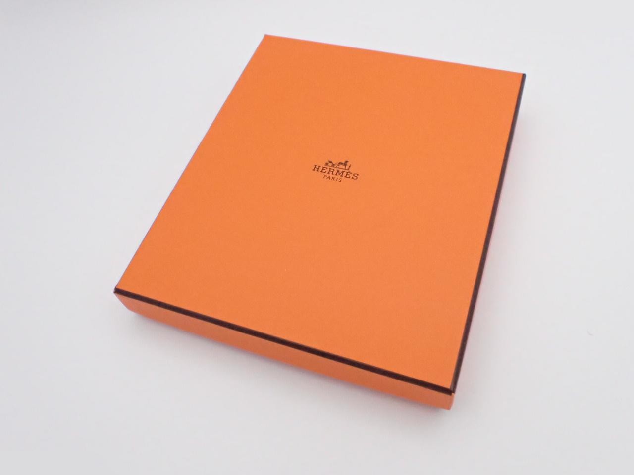 Cube necklace, with box, neck circumference approximately 42cm — view 4