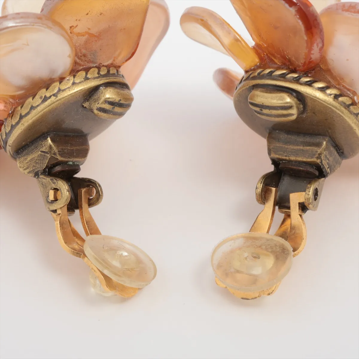 Coco Mark Camellia 00A Earrings (Pair) GP x Resin Gold — view 4