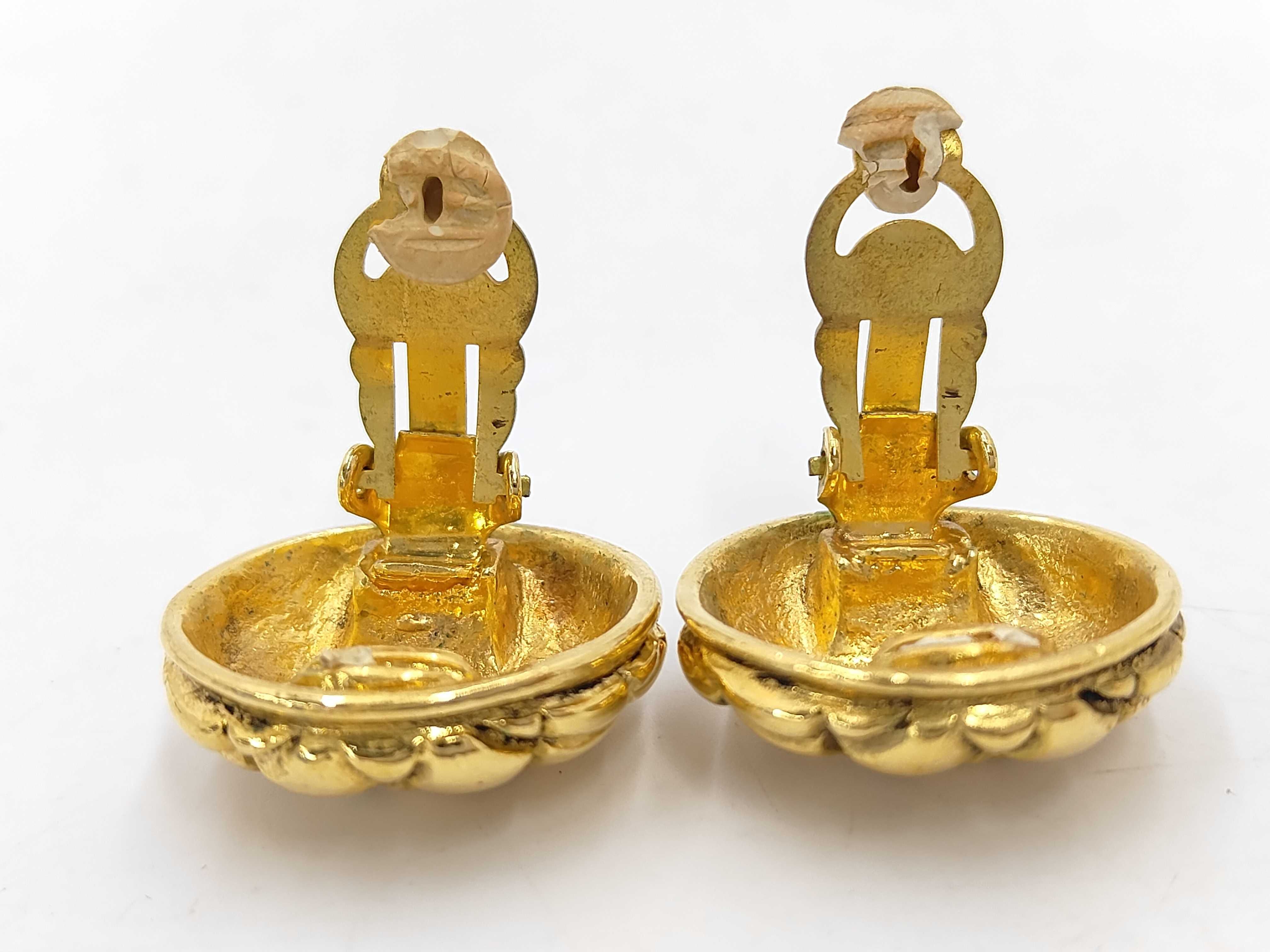Matelassé Round Clip Earrings with Coco Mark, Gold Earrings — view 4
