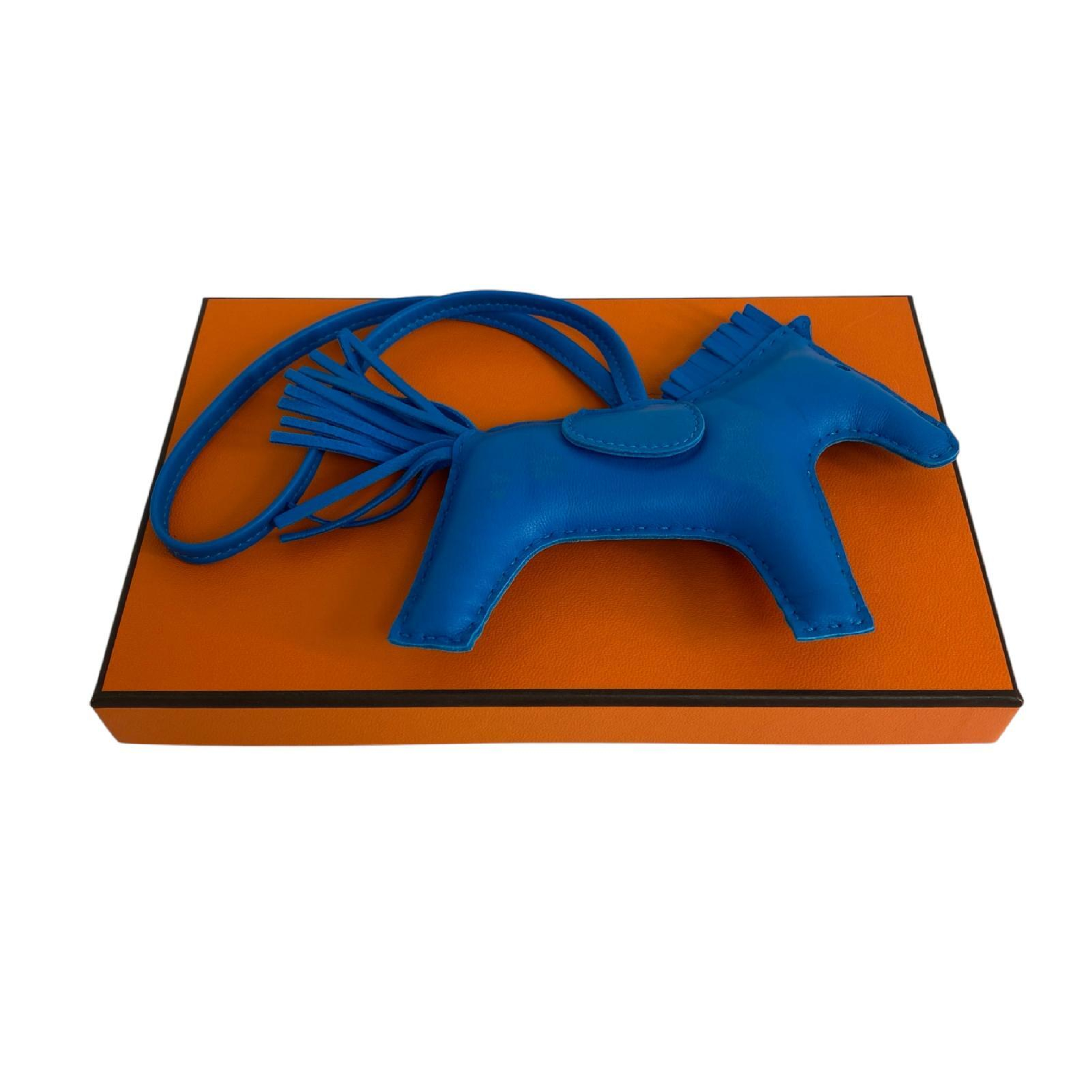 【*Shipped from: Hong Kong*】HERMES ( ) Blue Miro Lambskin Rodeo GM Stamp C Charm — view 9