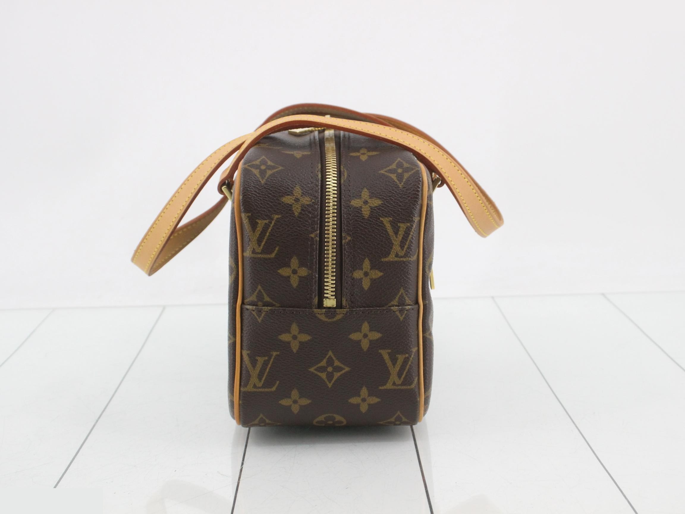 LV M51182 Monogram Cite MM Shoulder Bag — view 4
