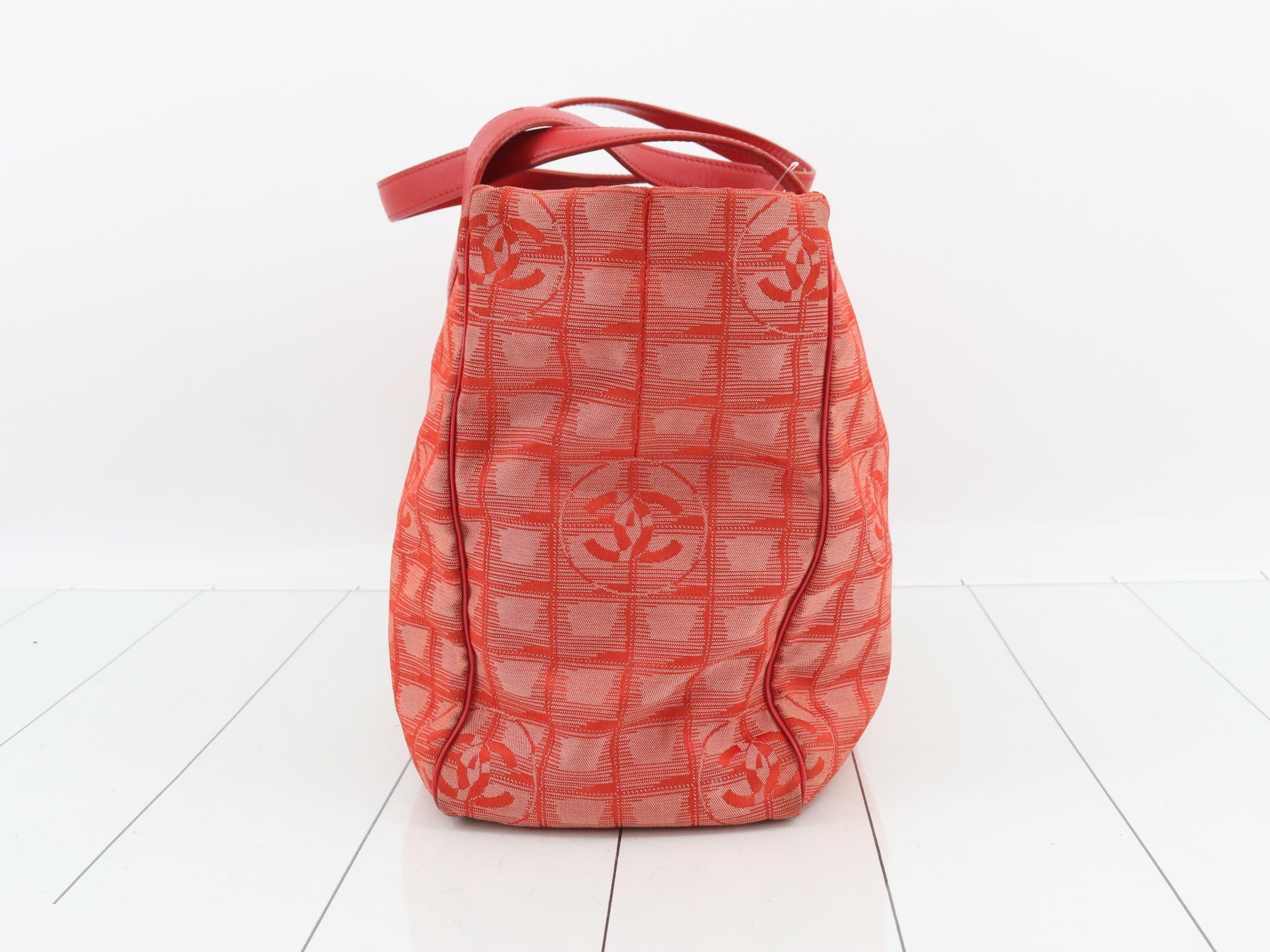 New Travel Line (Bags) - Tote Bag — view 3