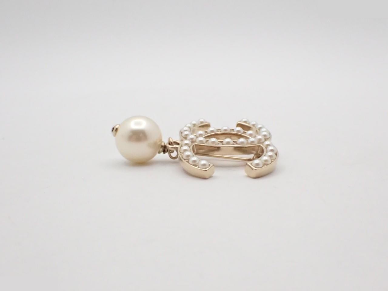 brooch 10V — view 3