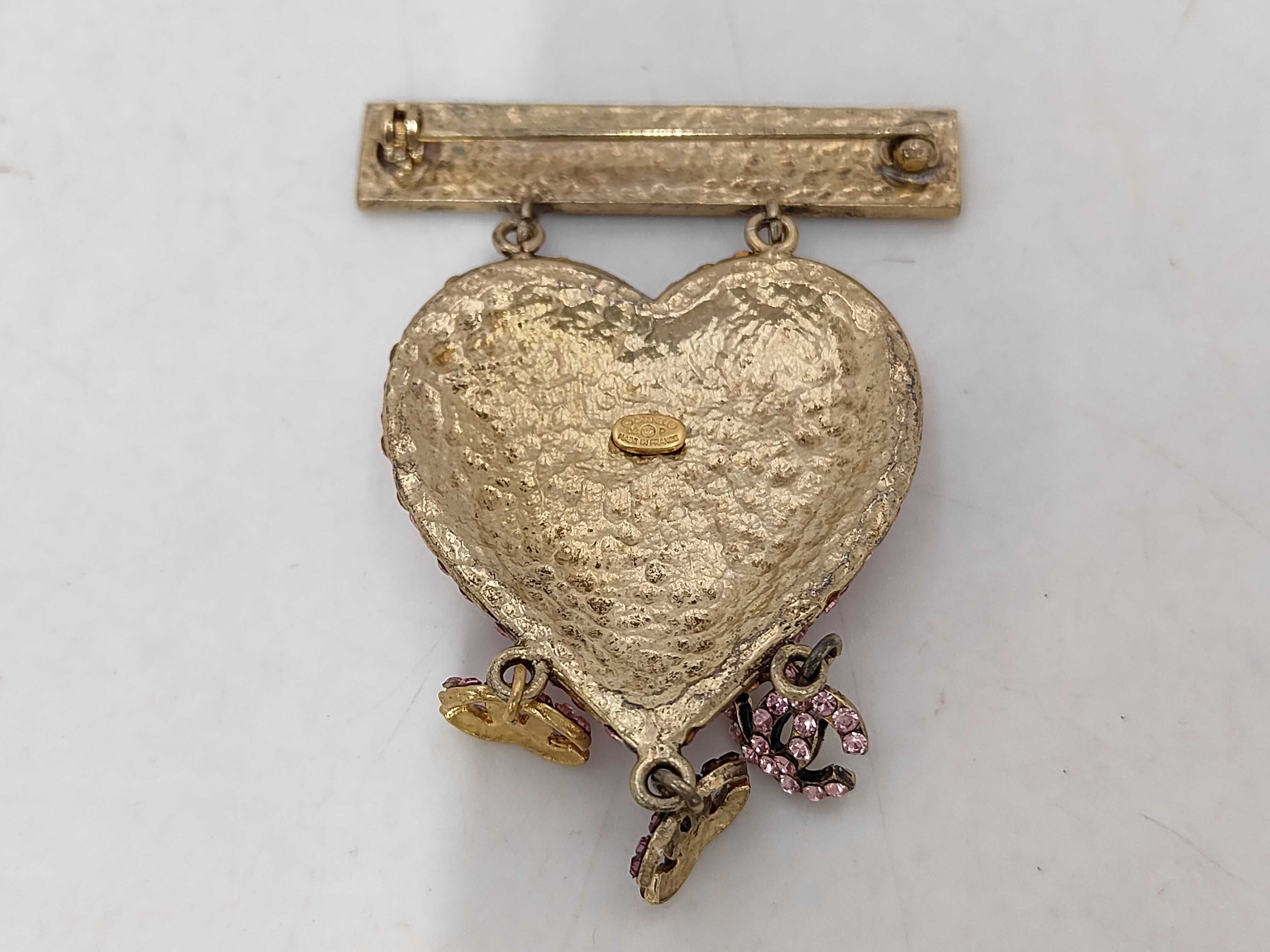 brooch 02P — view 2
