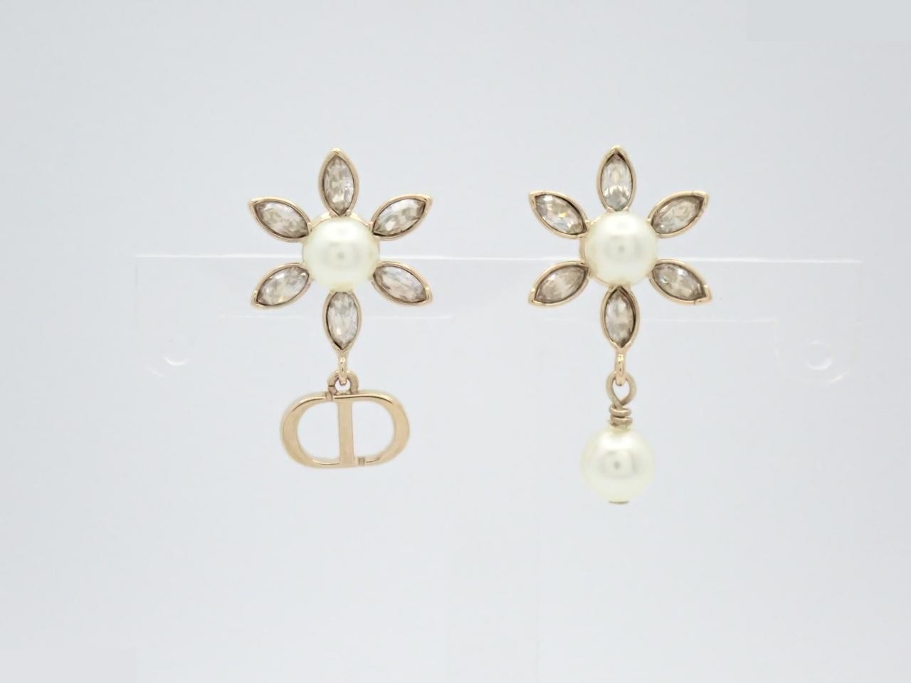 Gold earrings