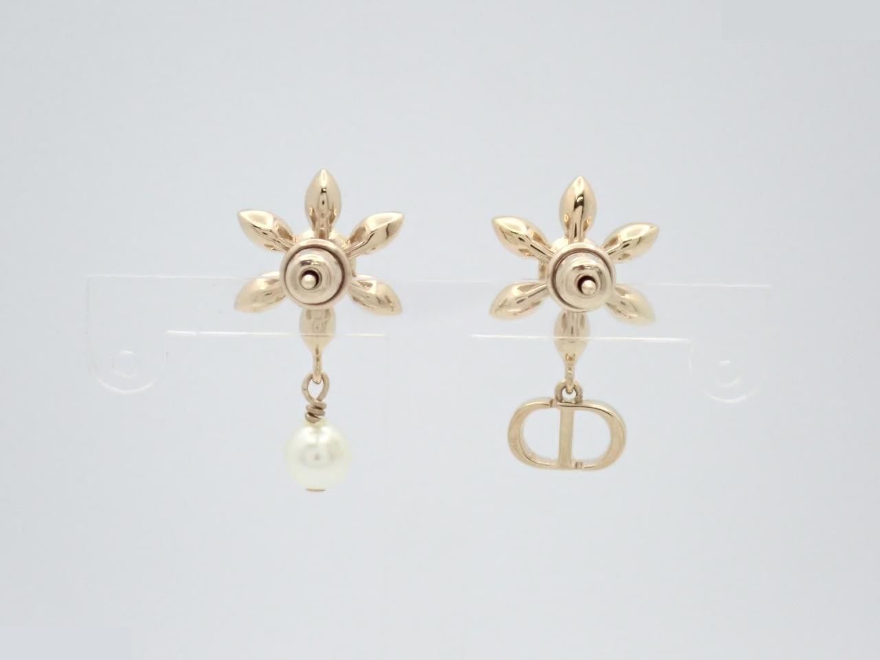 Gold earrings — view 2