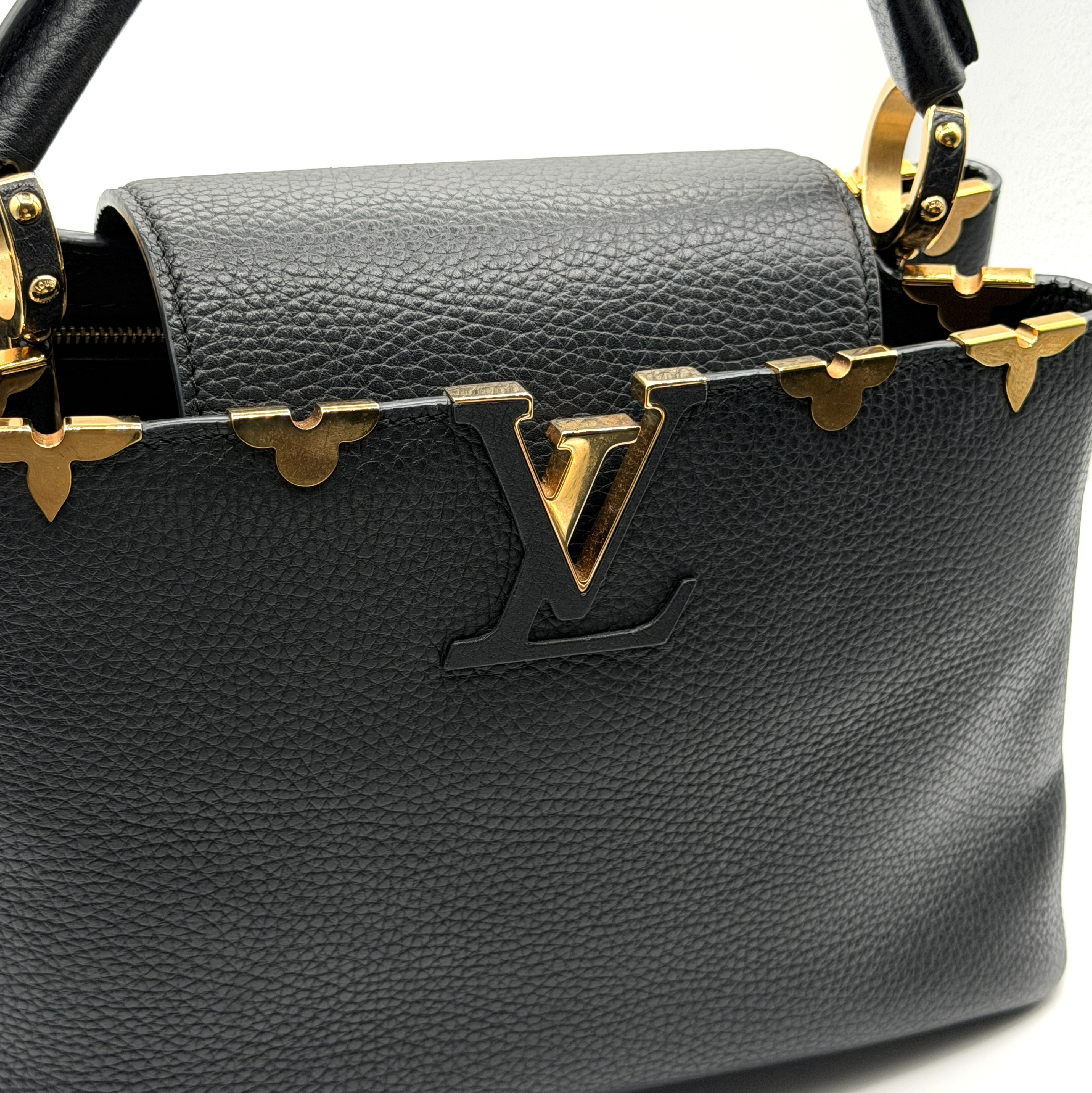 Capucines MM handbag, Taurillon leather, flower design, 2-way shoulder bag — view 4