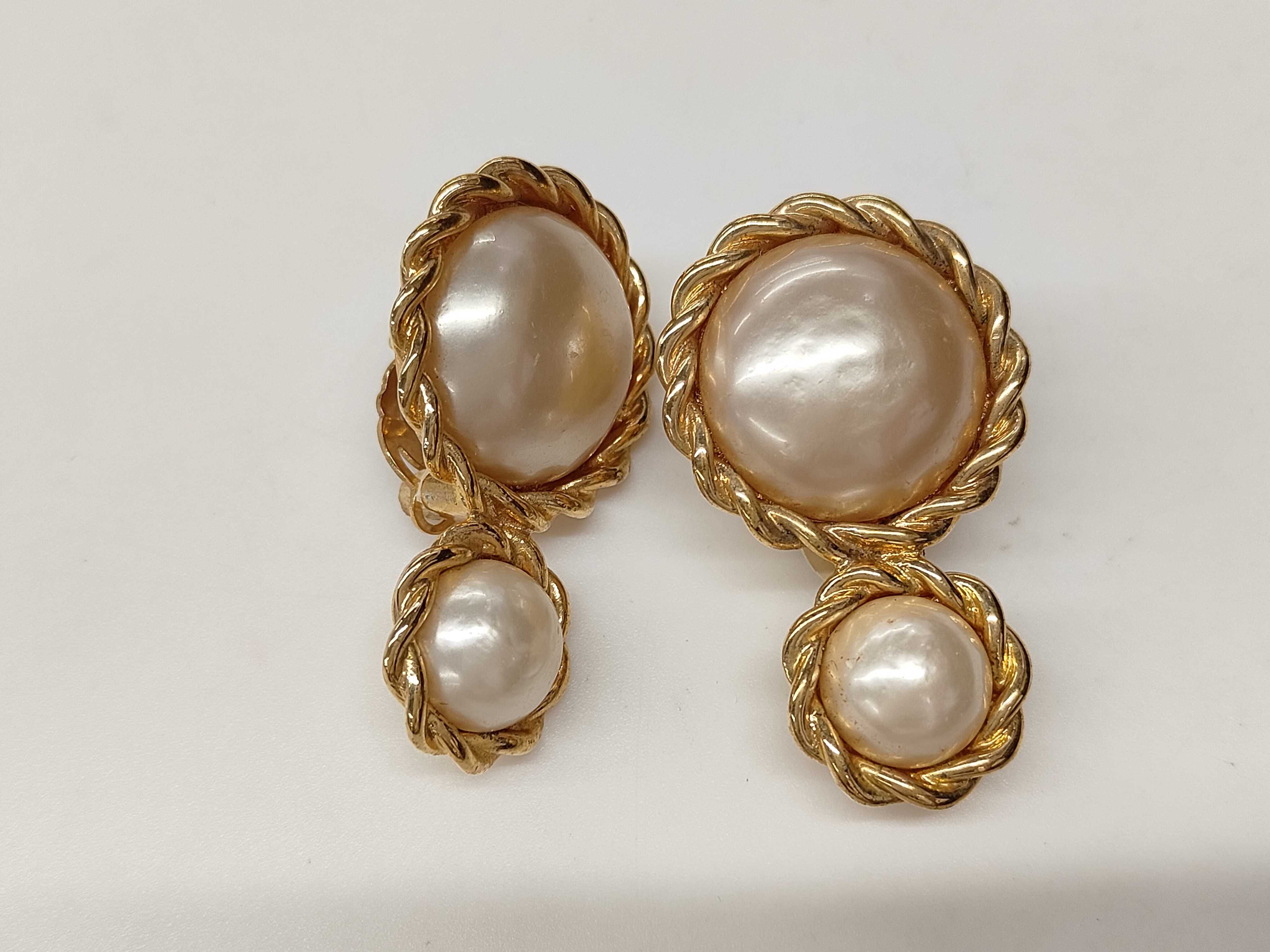 Double Pearl Twist Earrings in White and Gold (Precious Metal)