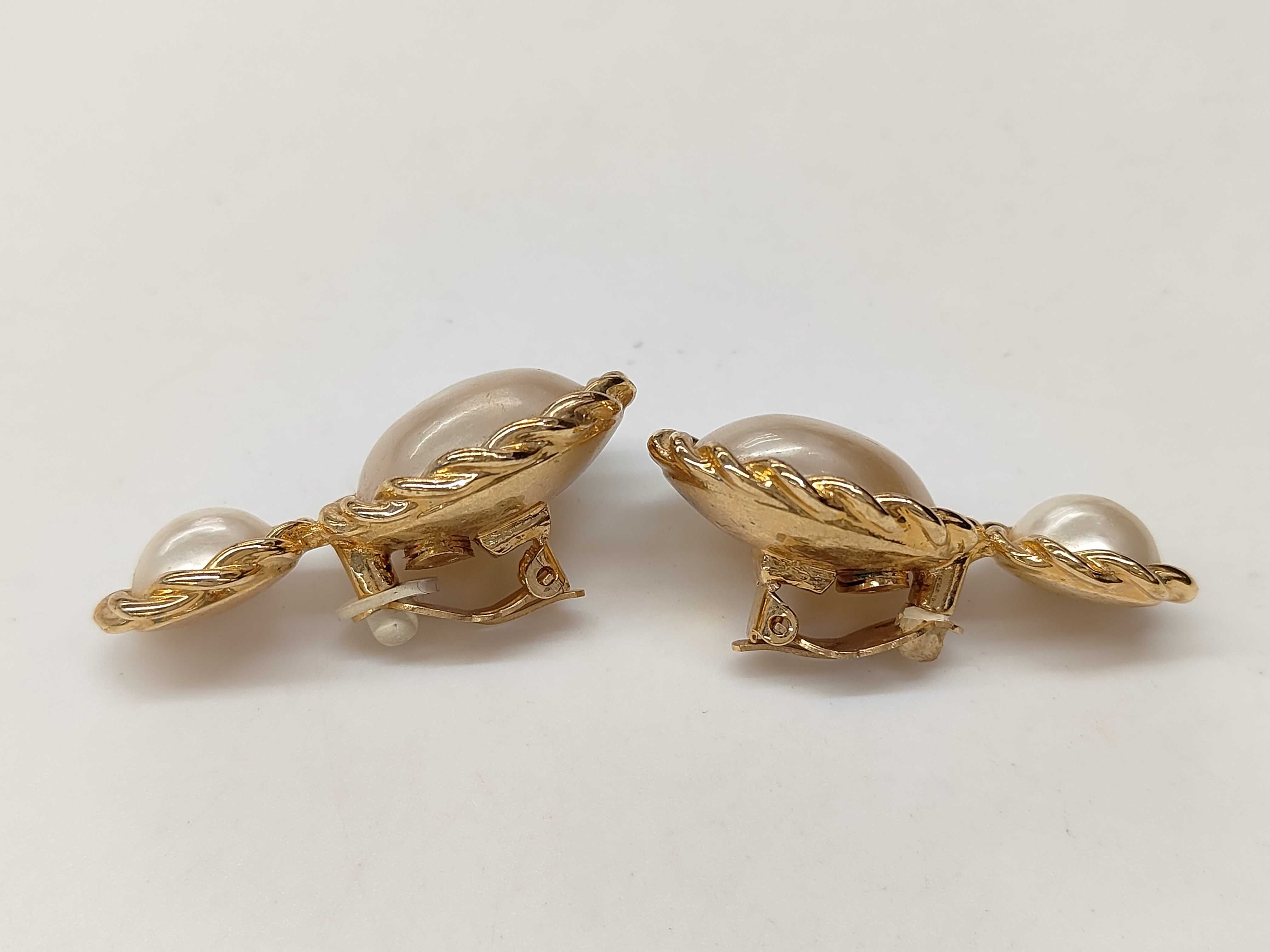 Double Pearl Twist Earrings in White and Gold (Precious Metal) — view 4