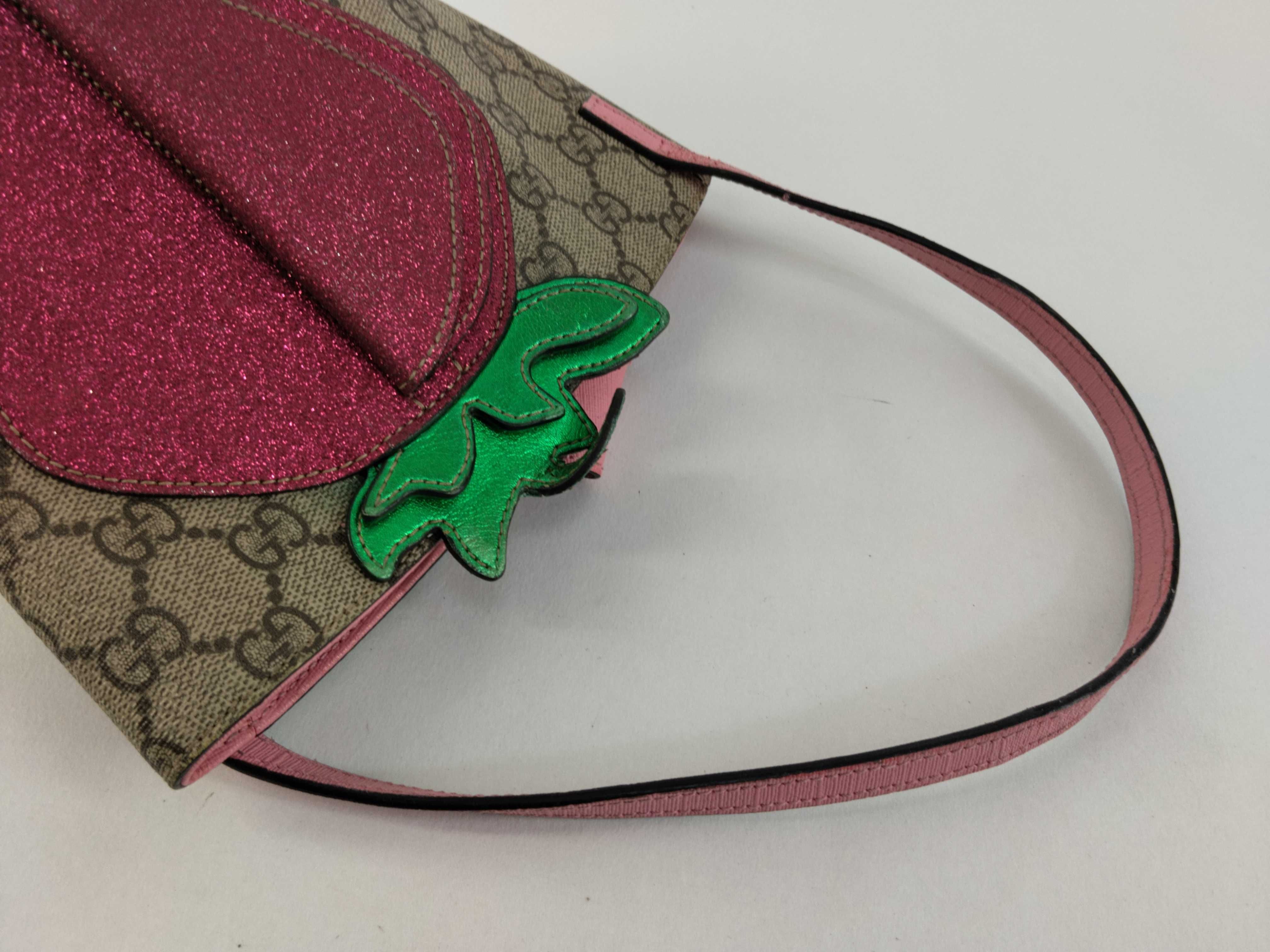 GG Supreme GUCCI GG Supreme Handbag — view 3