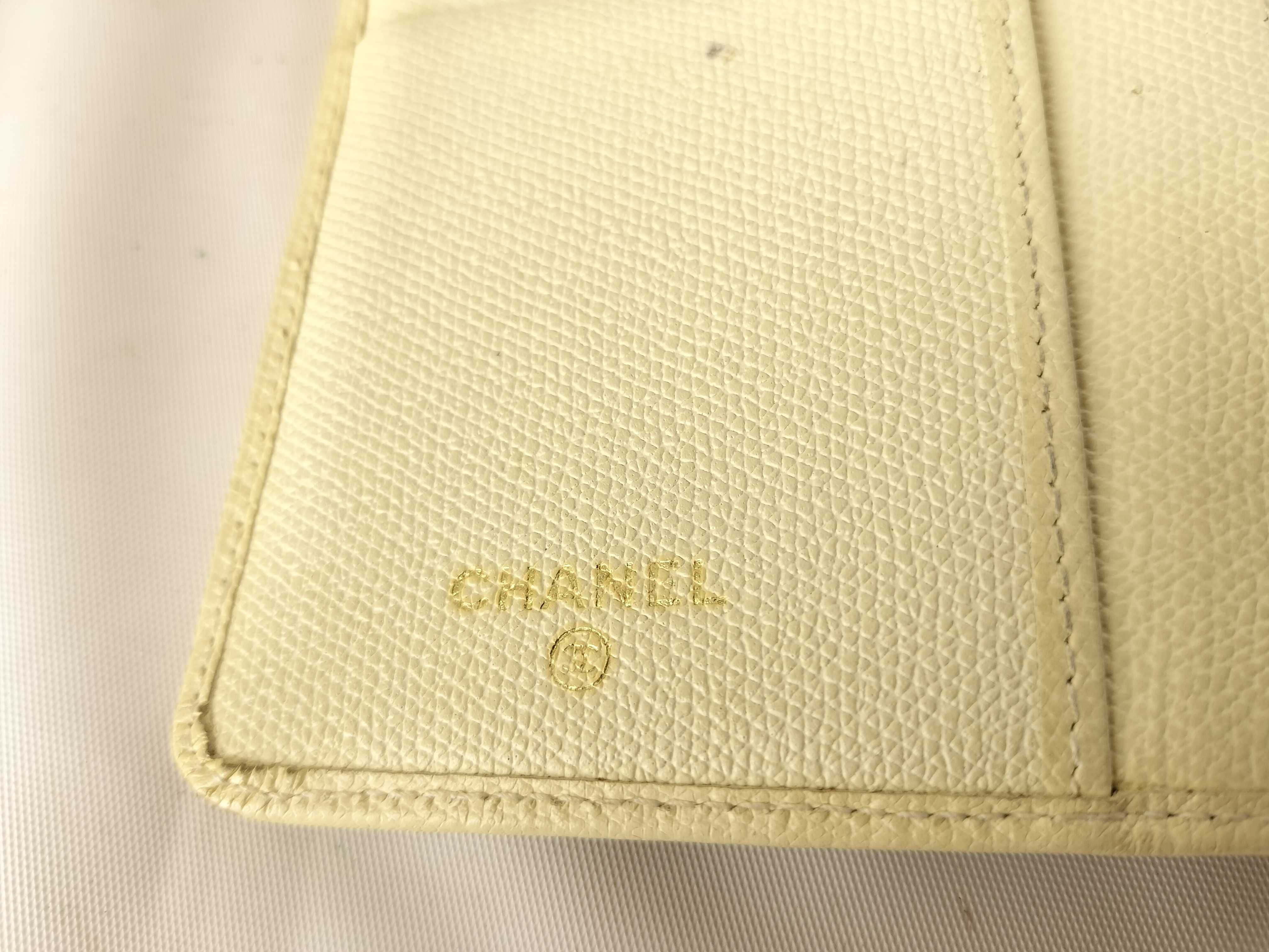 Caviar Skin Wallet White — view 9