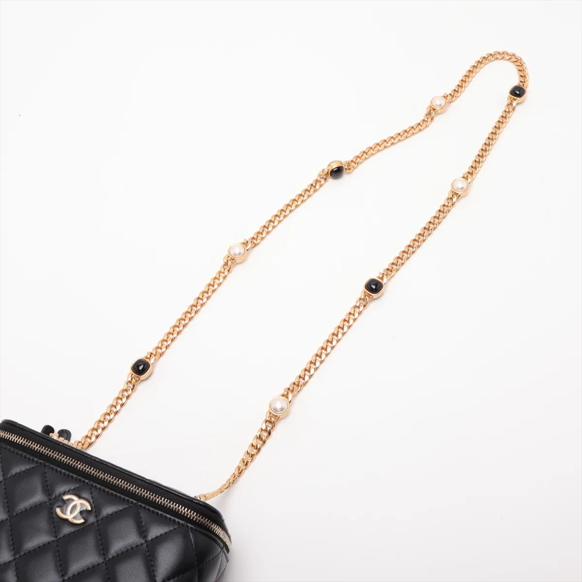 Matelassé Lambskin Chain Shoulder Bag Vanity Case Pearl Black Gold Hardware X9H90UC7 Random Serial Number — view 5