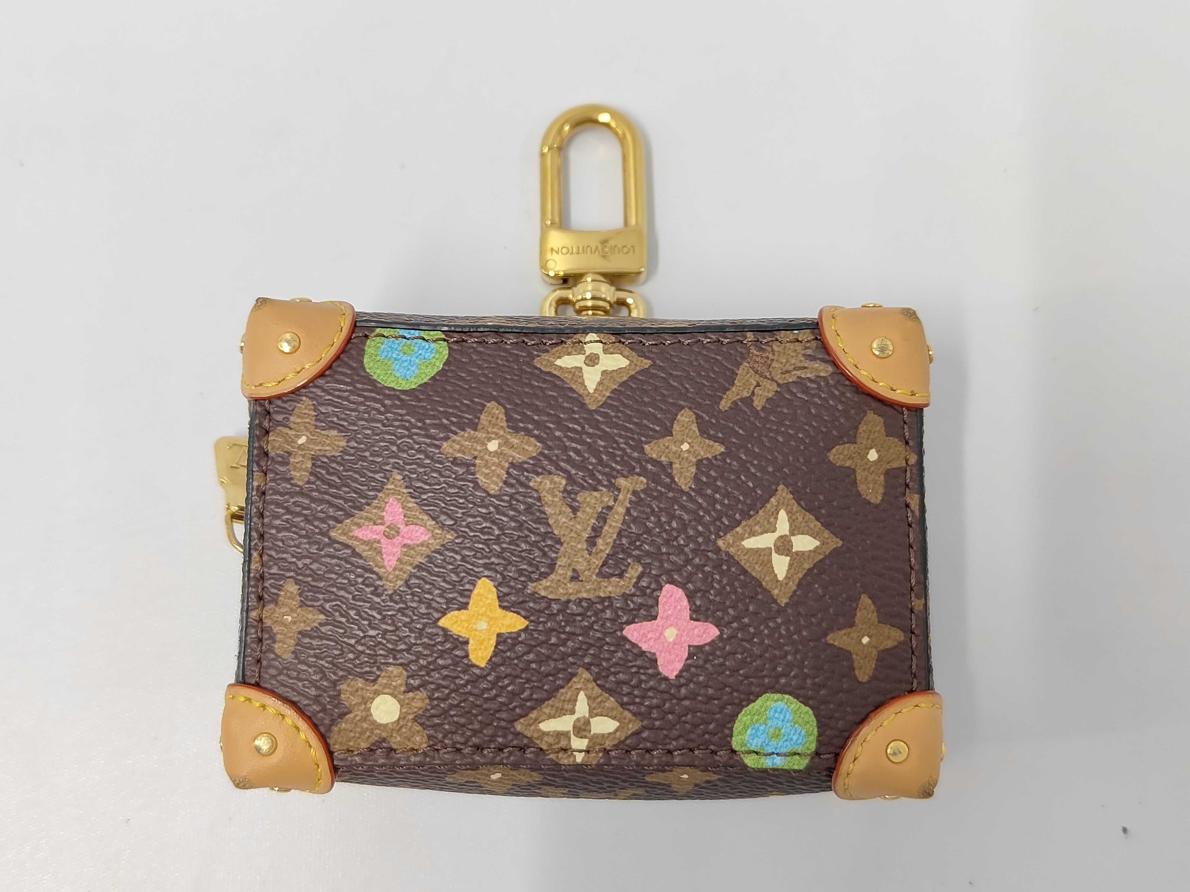 Envelope Trunk Charm and other accessories
