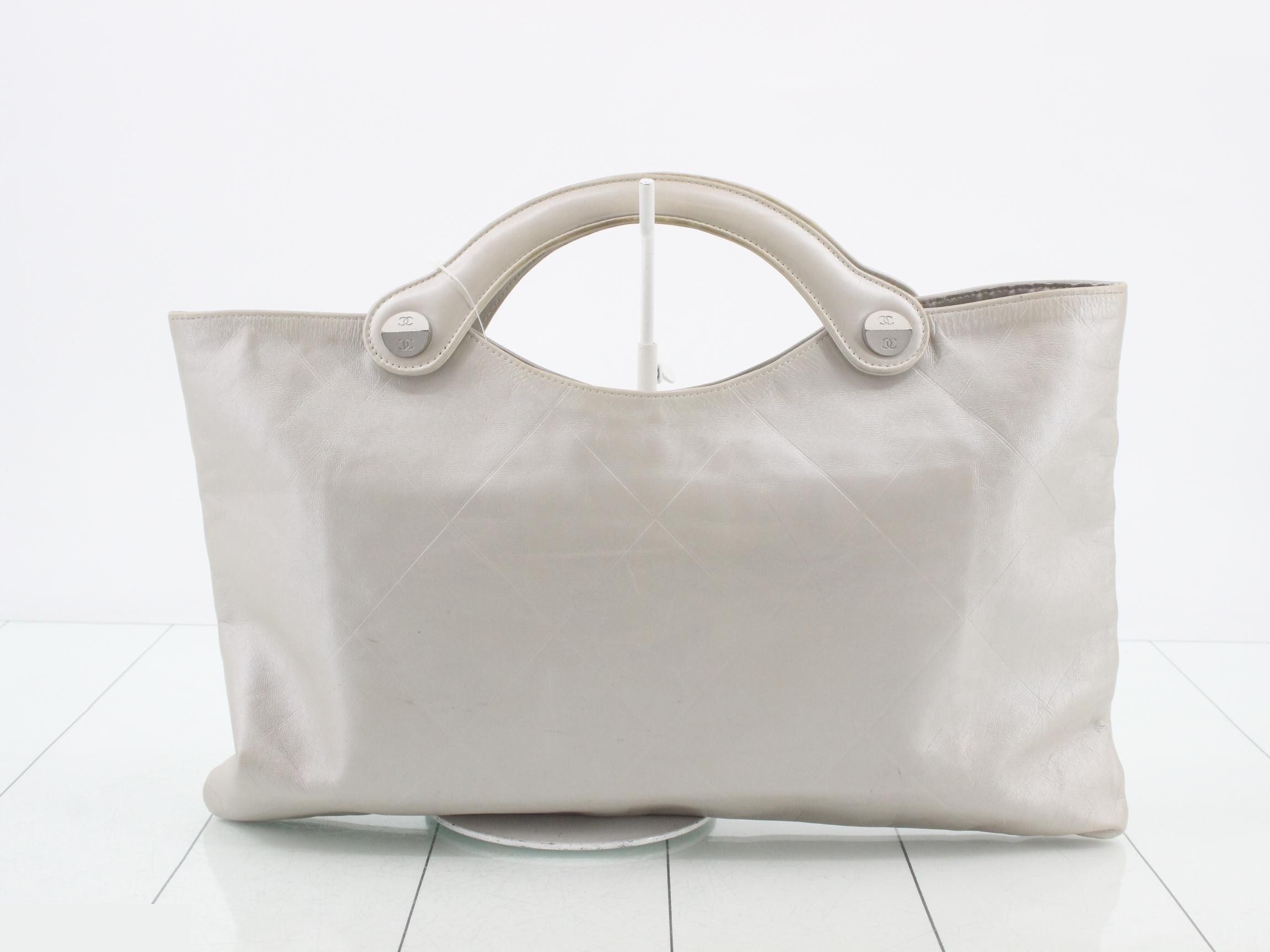 White handbag, GP (Gold Plated) lambskin