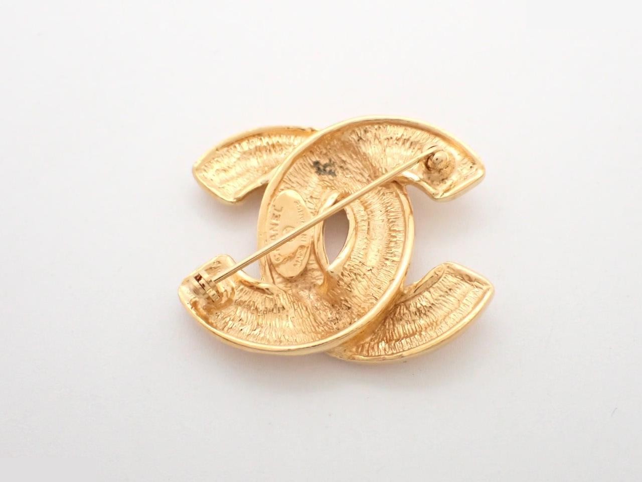 Coco Mark Matelassé Gold Brooch 1153 — view 2