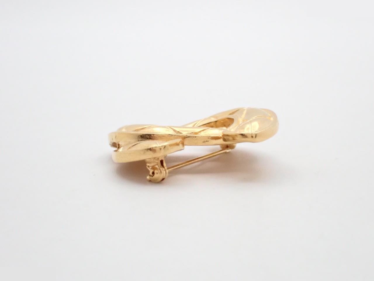 Coco Mark Matelassé Gold Brooch 1153 — view 3