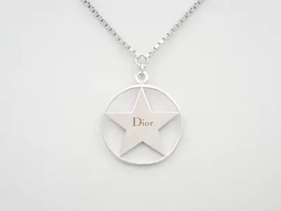 Other line: Precious metals, necklaces, pendants, neck circumference approximately 43 cm.